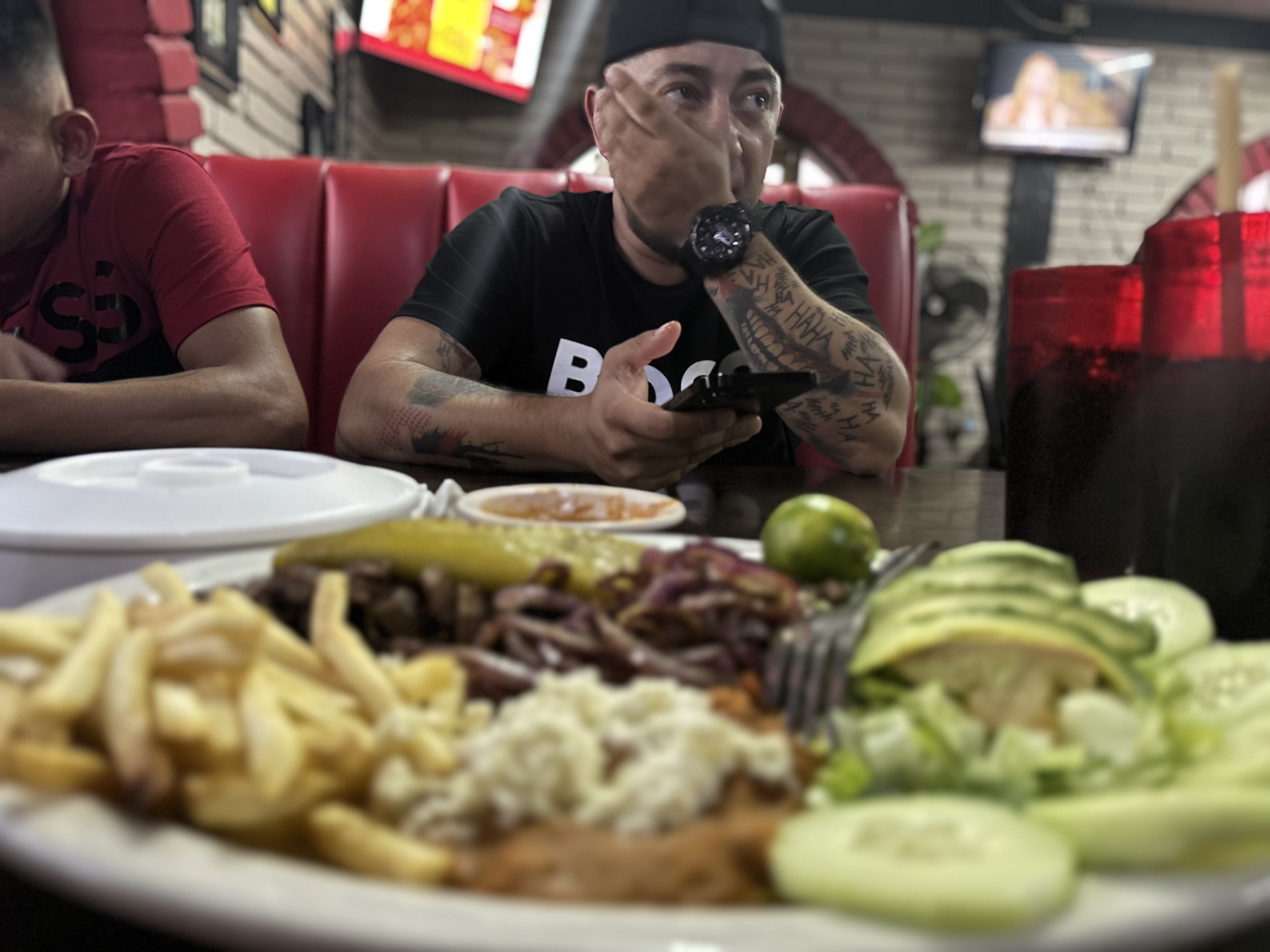 L' Burron'S Restauran image 10