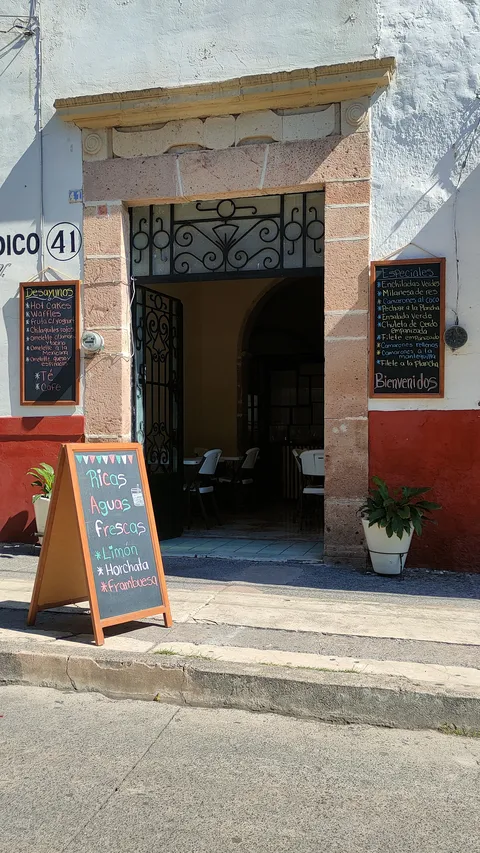 Deli Restaurante image 1