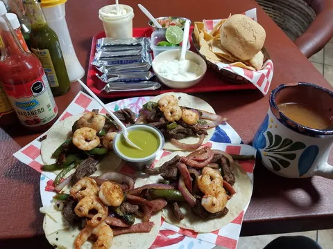 El Camaronazo Mariscos & Grill image 8