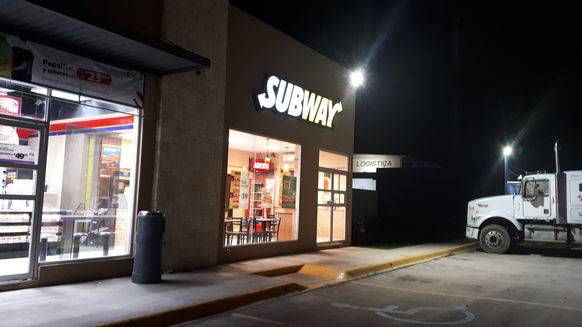 Subway Itzincab image 5