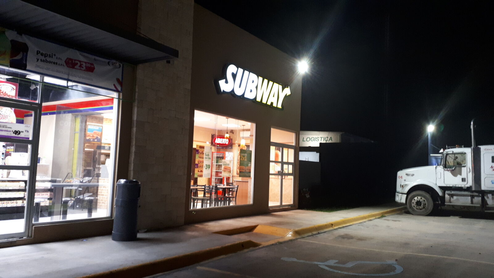 Subway Itzincab image 5