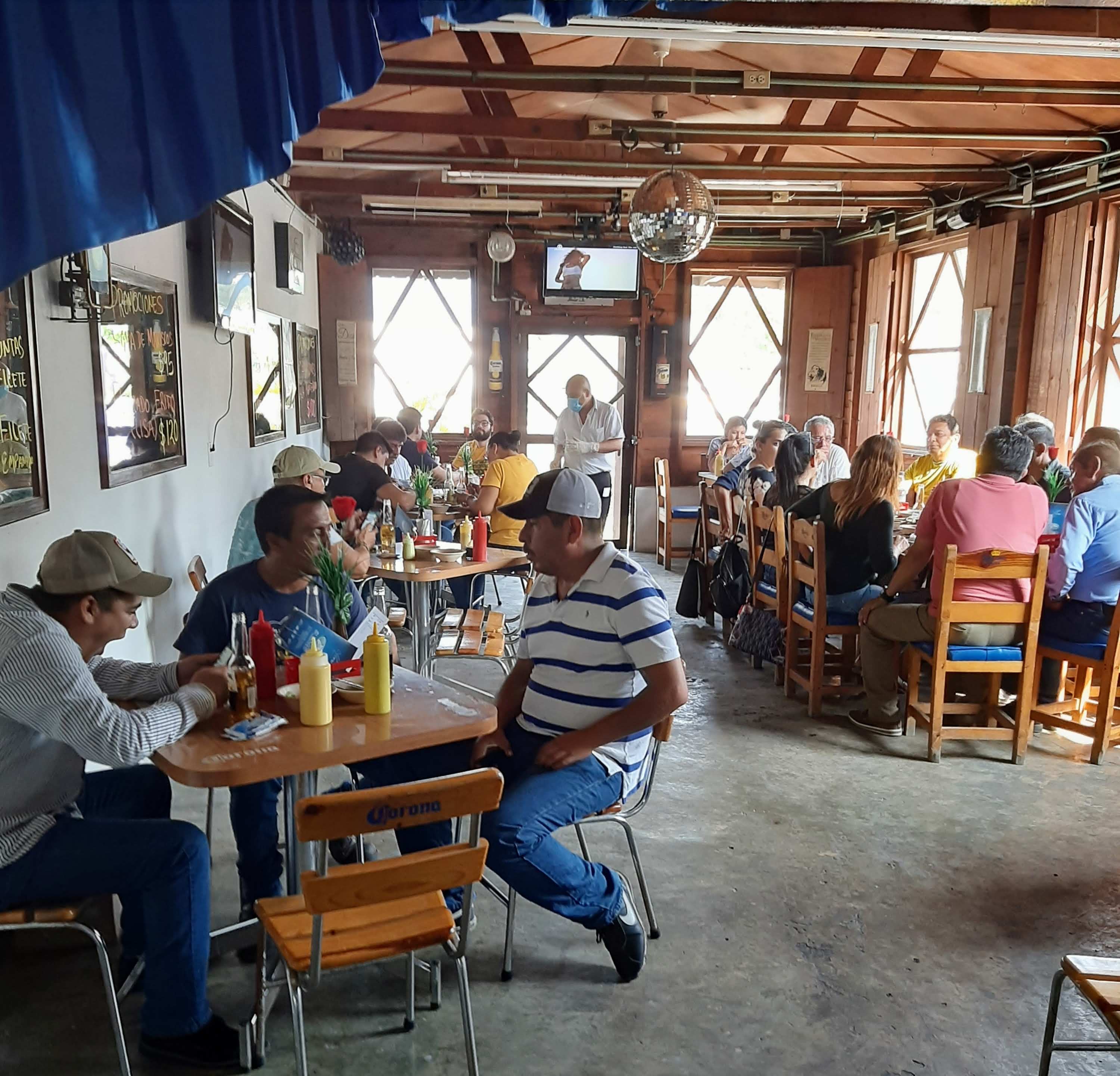 El Delfín Restaurante Bar image 8