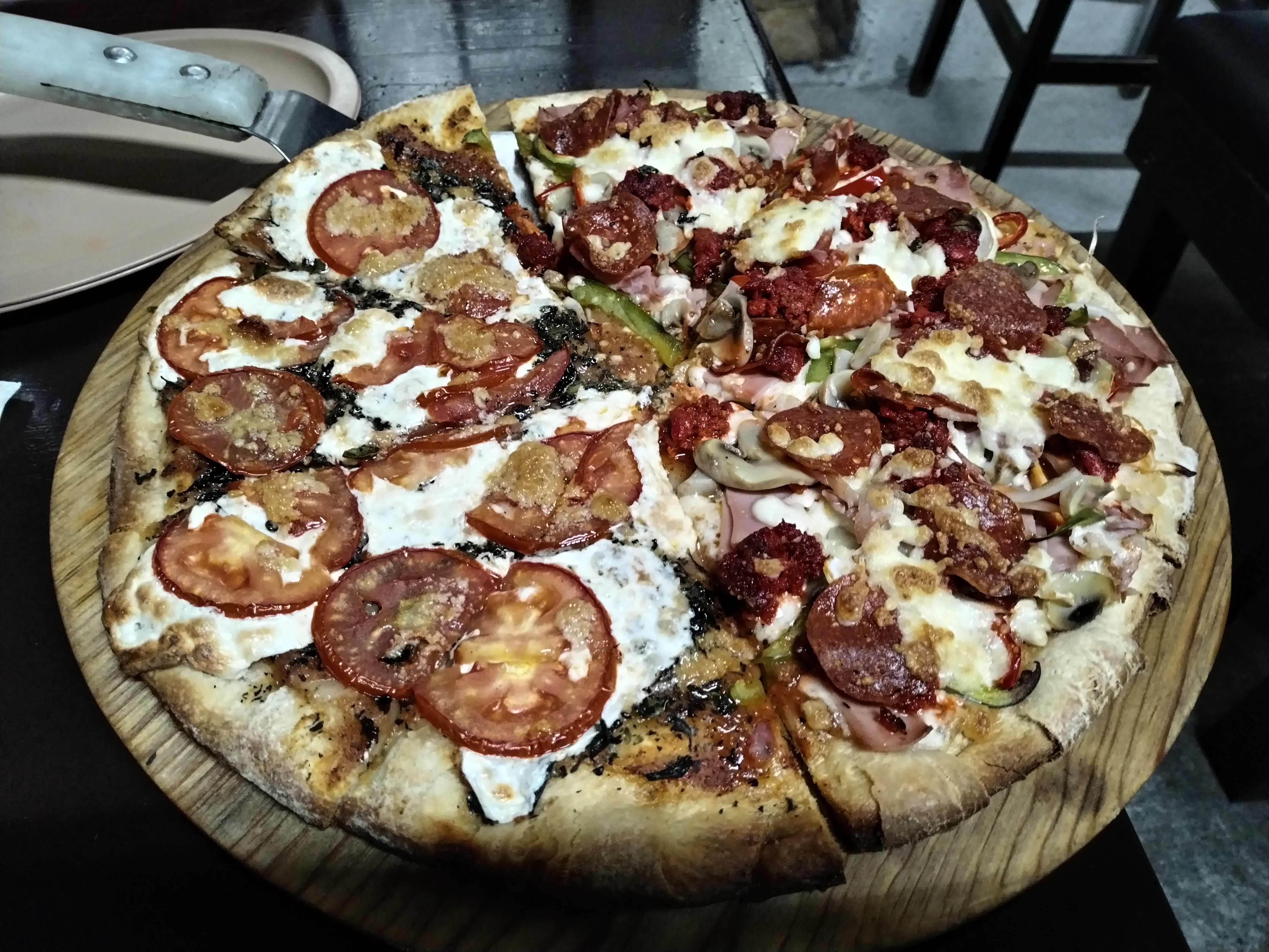 Tonleos Pizza image 2