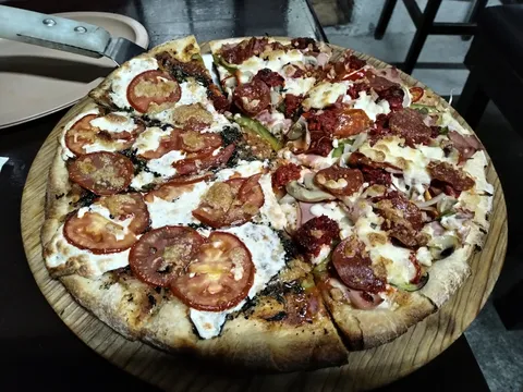 Tonleos Pizza image 2