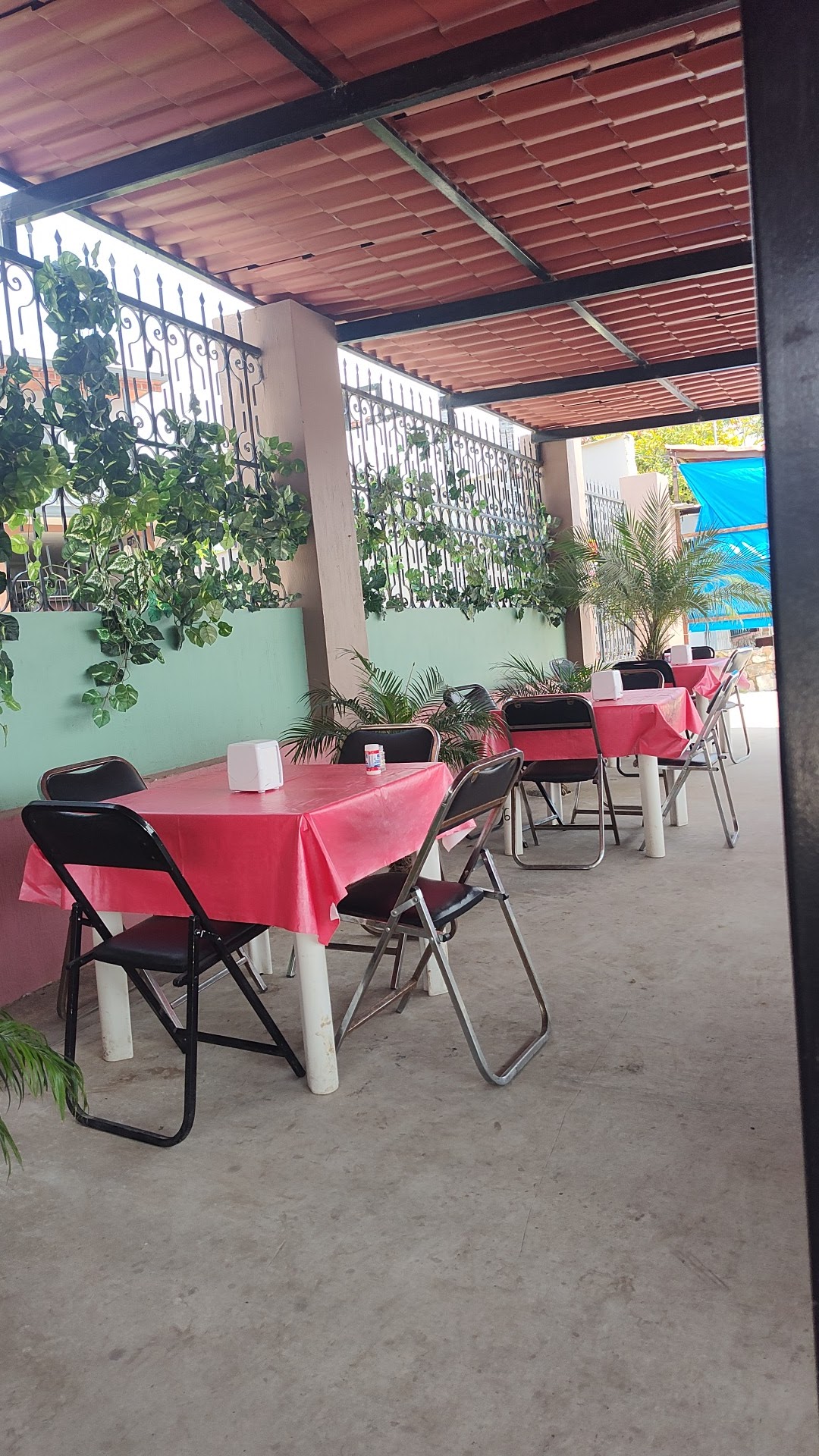 Backyard Burger and Ribs image 7