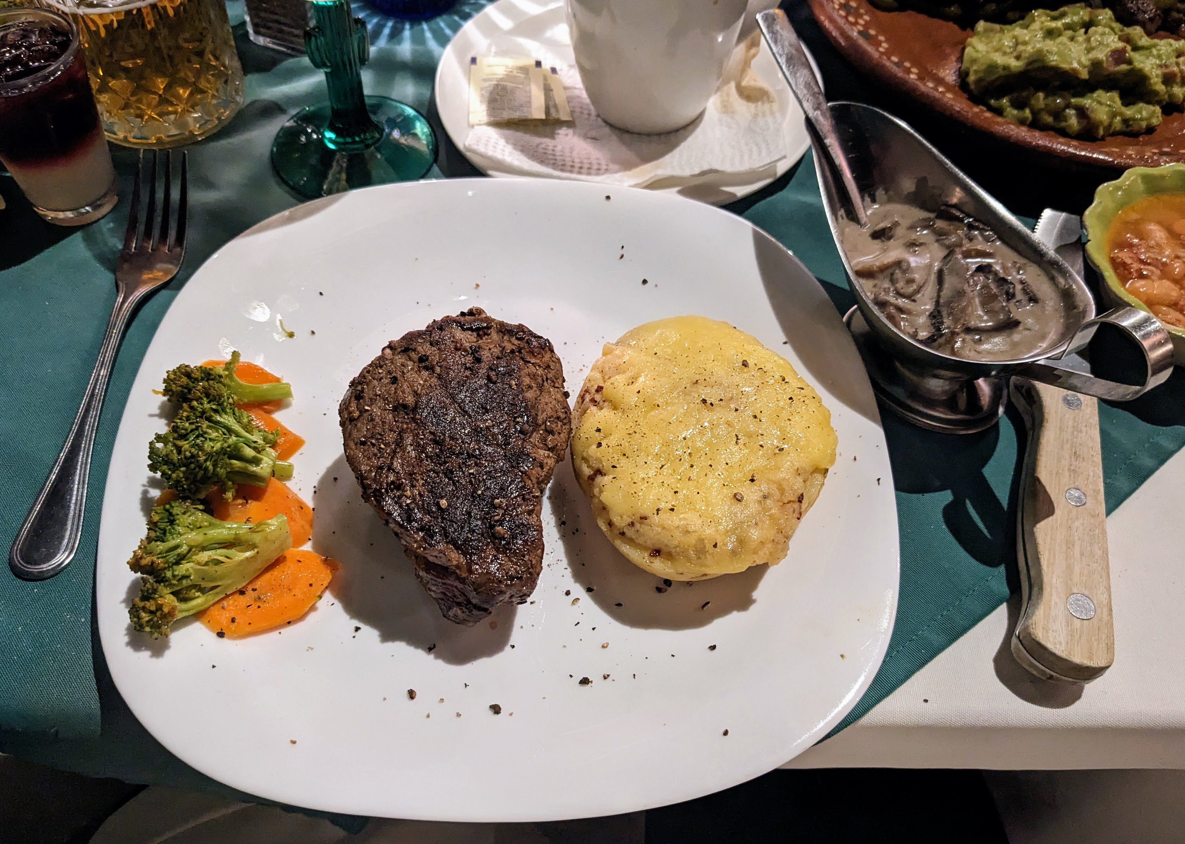 Yves’ Restaurant Bar image 9