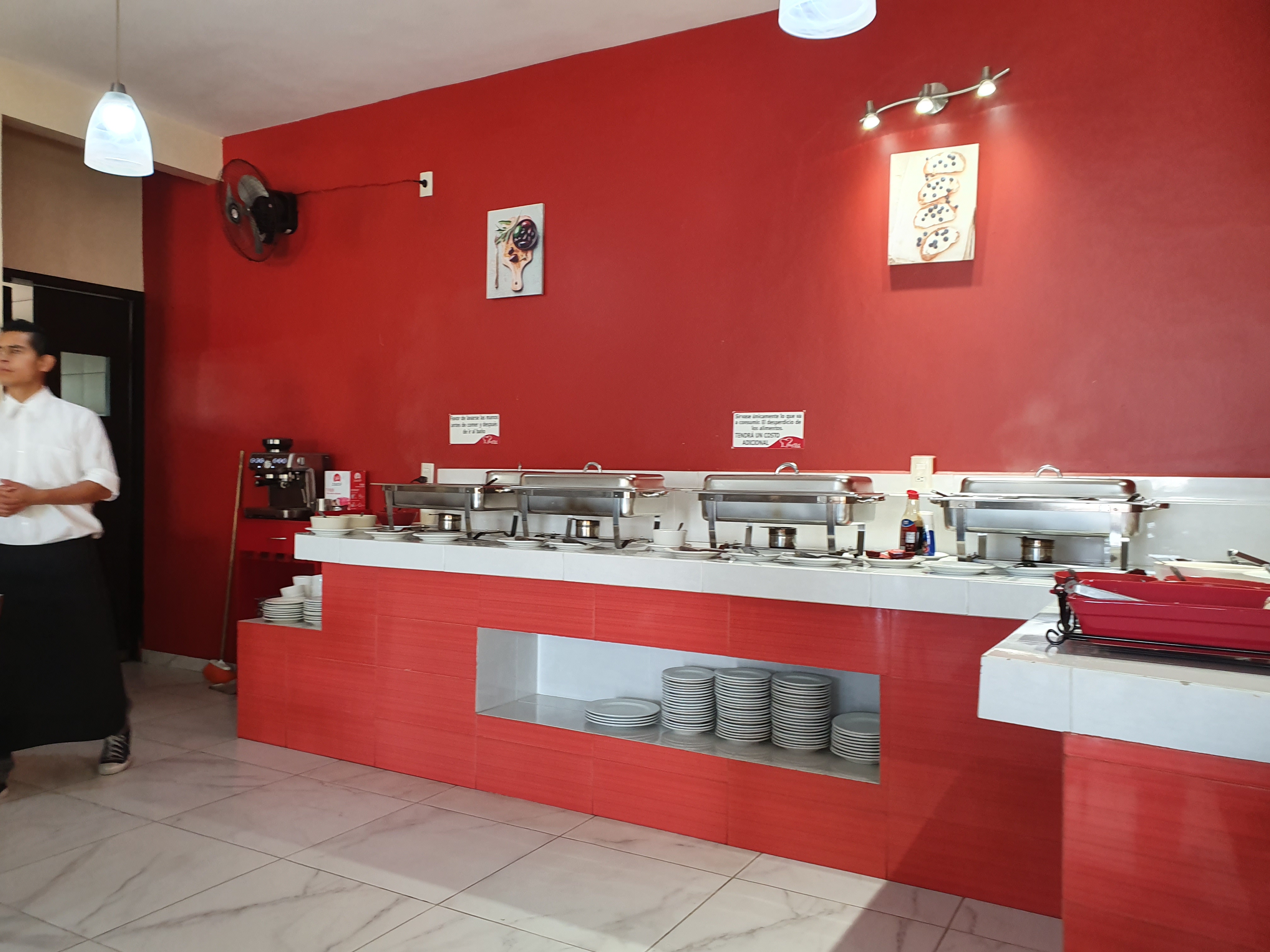 Royal Tiv's Buffet Restaurante image 3