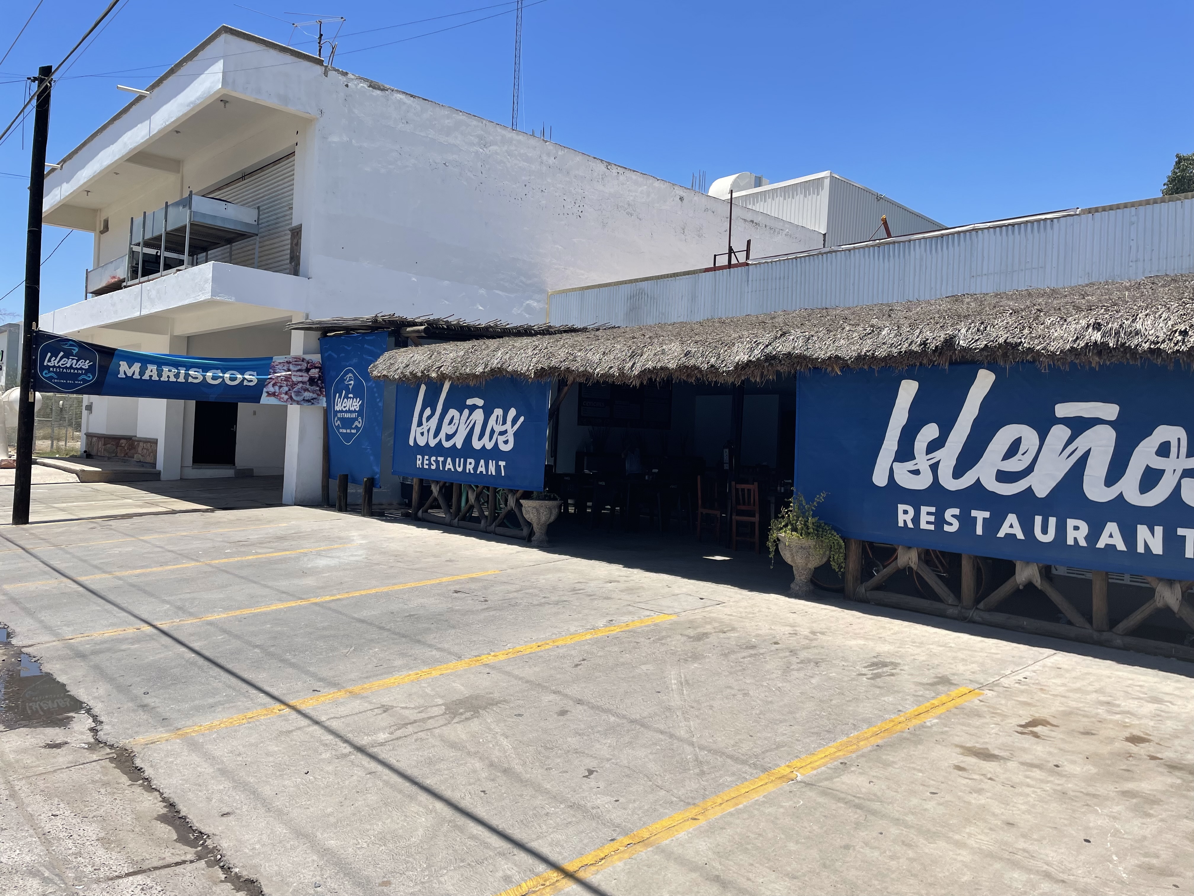 Isleños restaurant de mariscos image 1