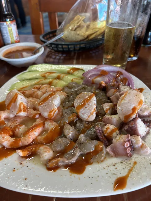 Isleños restaurant de mariscos image 3