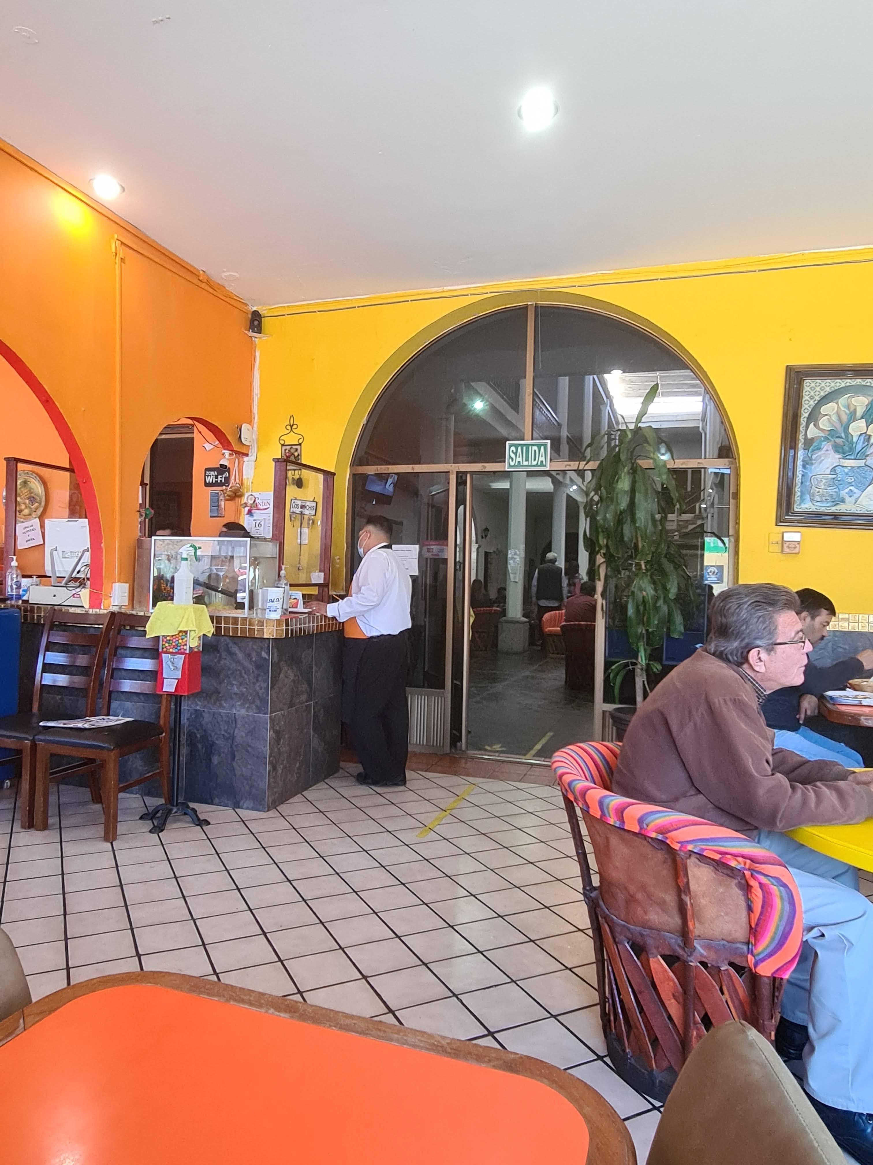 Mochis Restaurant image 3