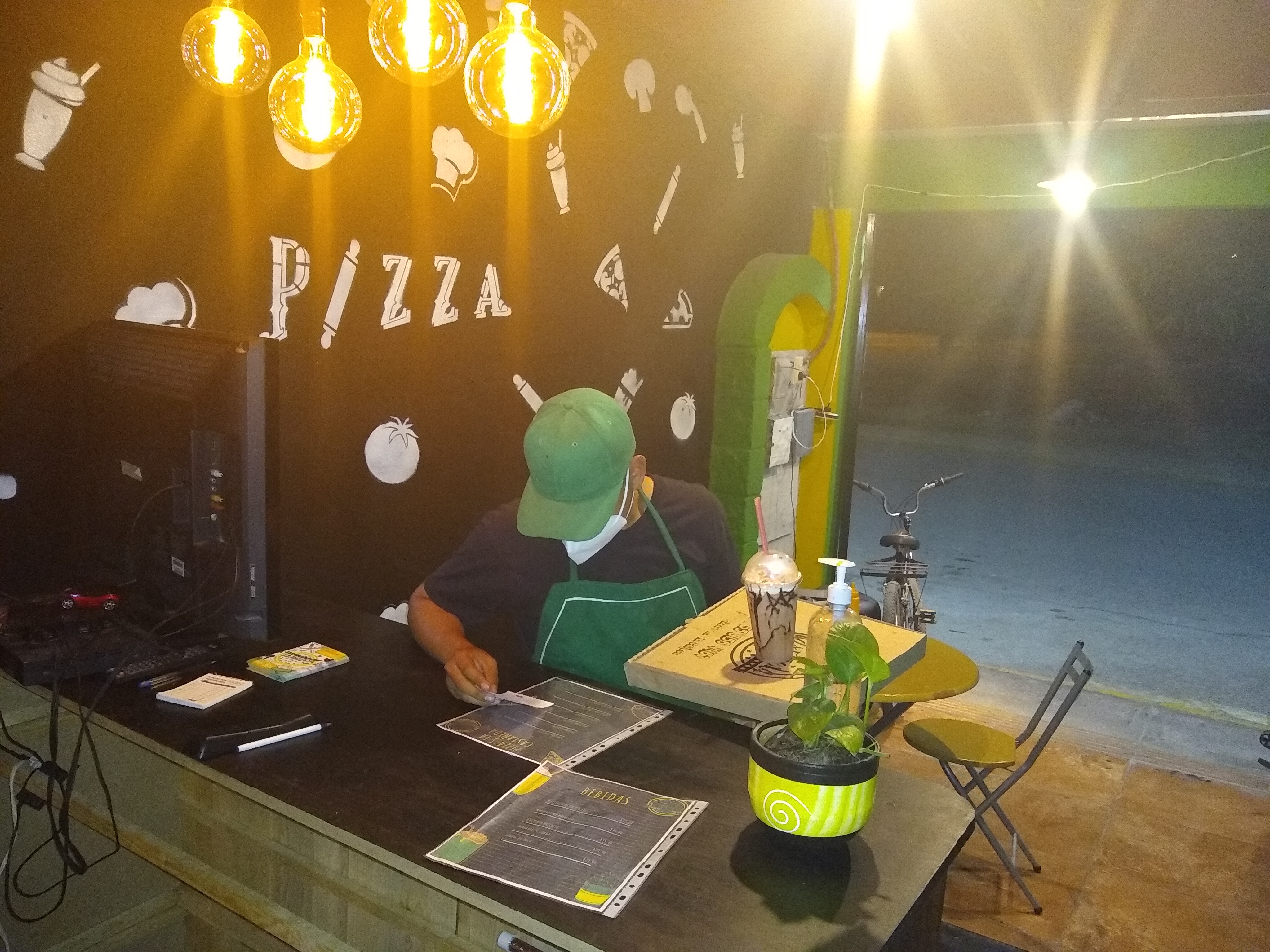 Pizza's La Castañeda image 1