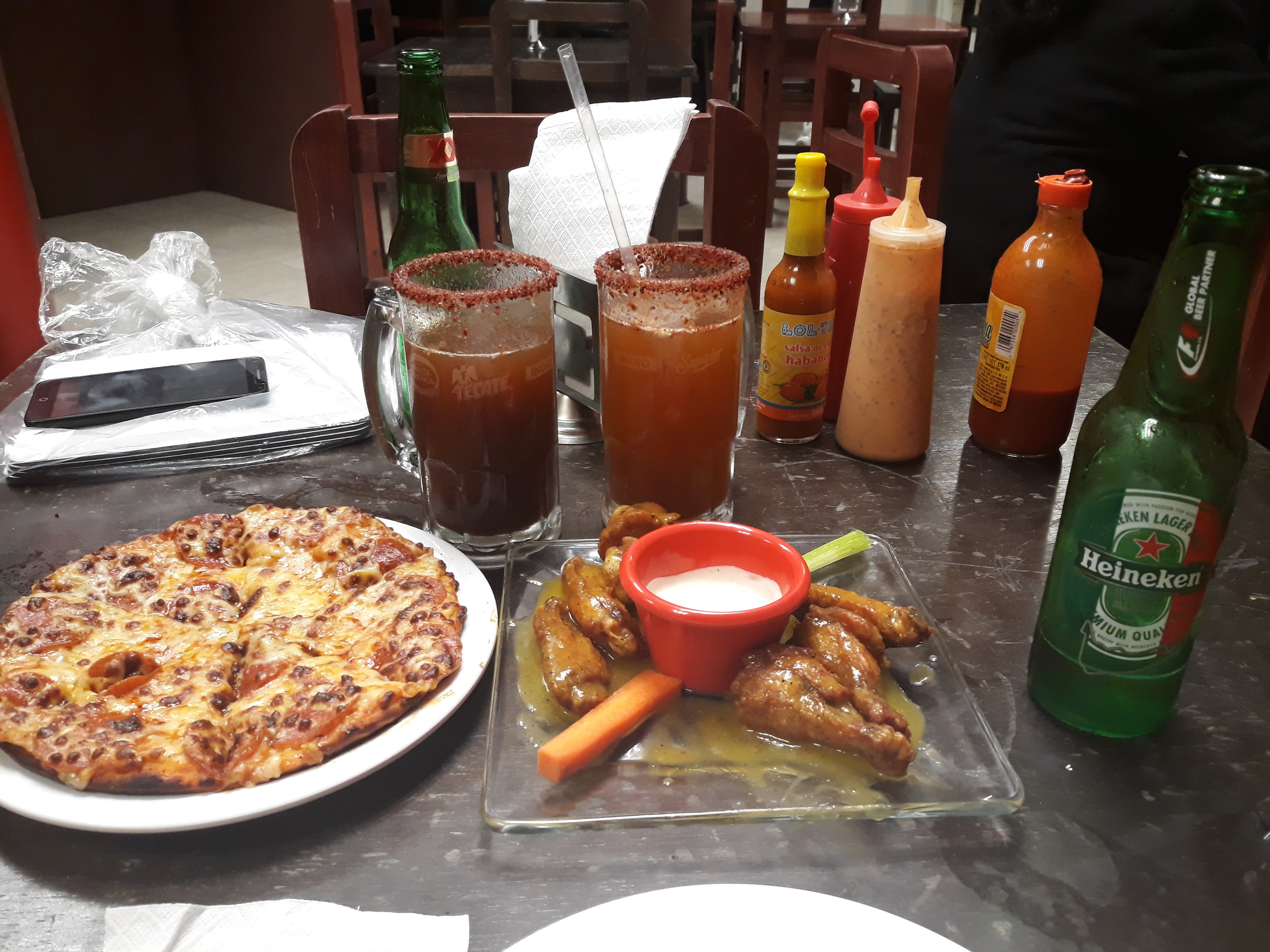 "LA BAJA" Pizza, Wings & Beer image 2