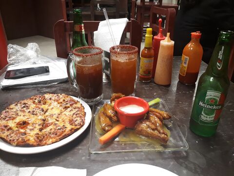 "LA BAJA" Pizza, Wings & Beer image 2