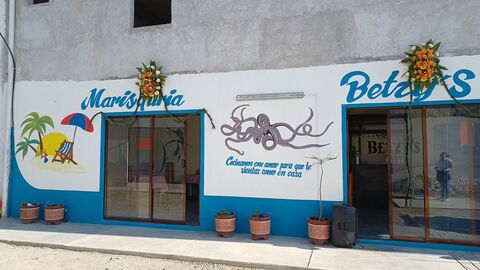 Betzy's Marisqueria image 1