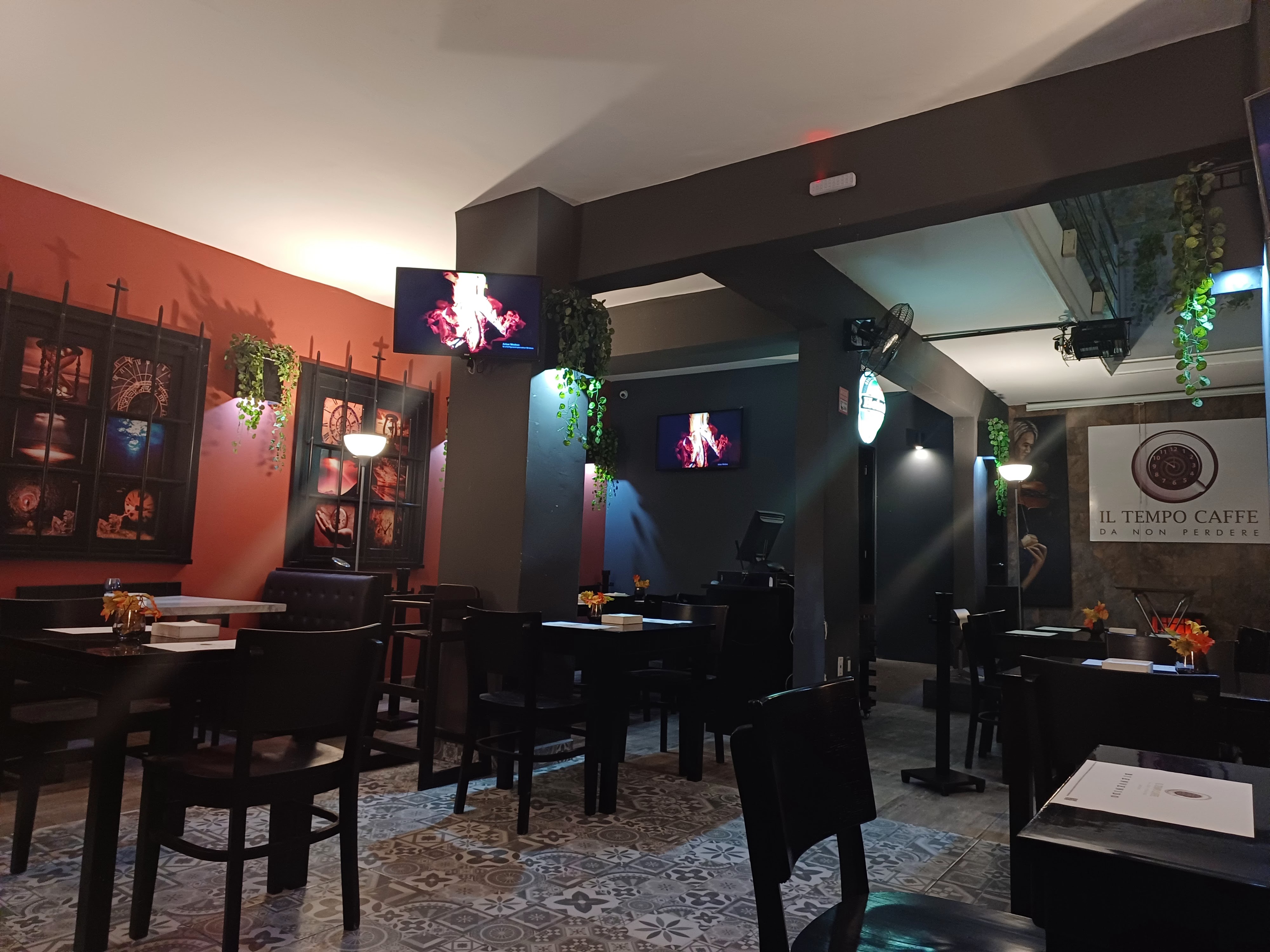 IL TEMPO CAFFE Restaurant, Bar, Karaoke, Salas Ejecutivas image 4