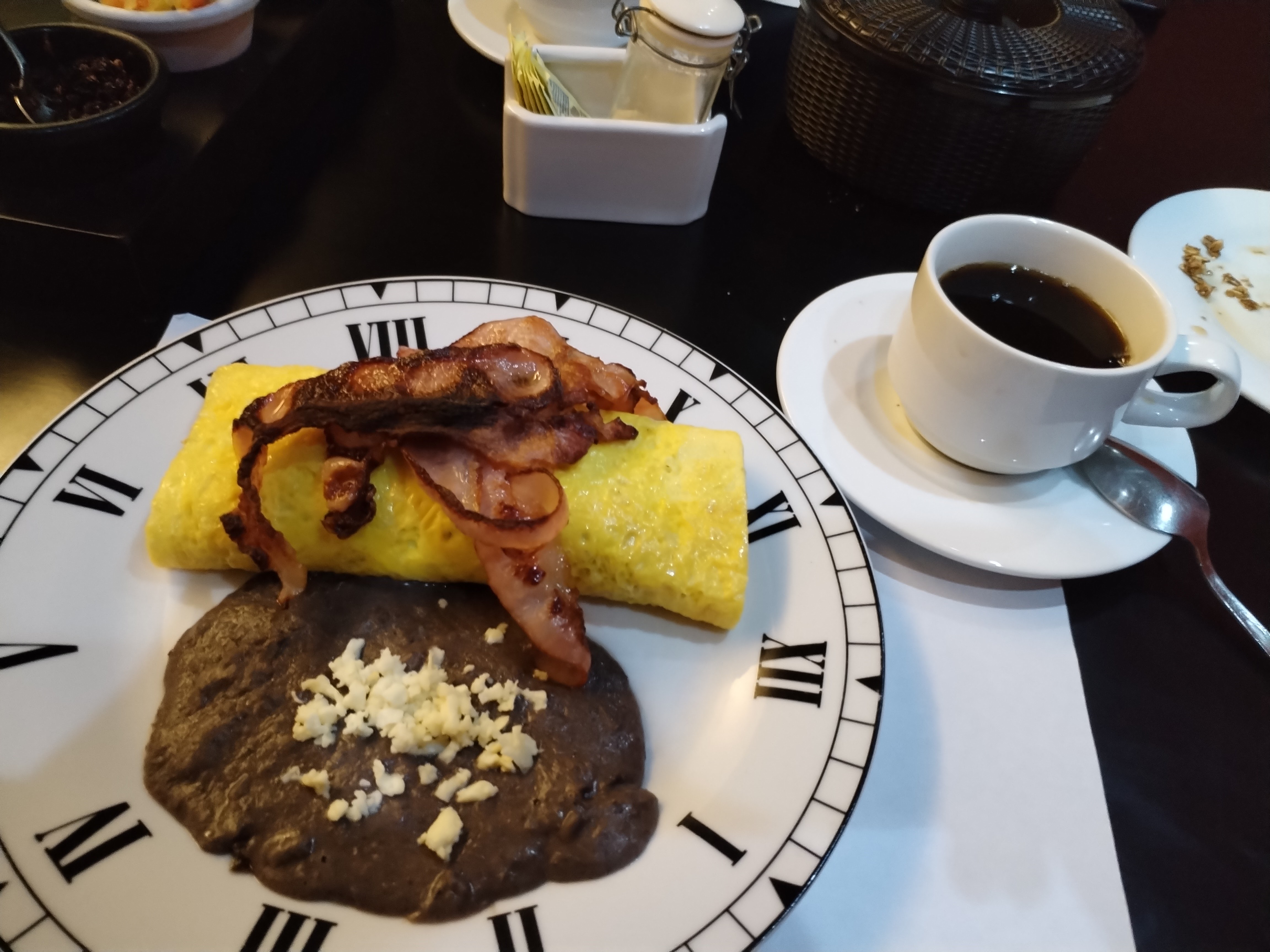 IL TEMPO CAFFE Restaurant, Bar, Karaoke, Salas Ejecutivas image 6