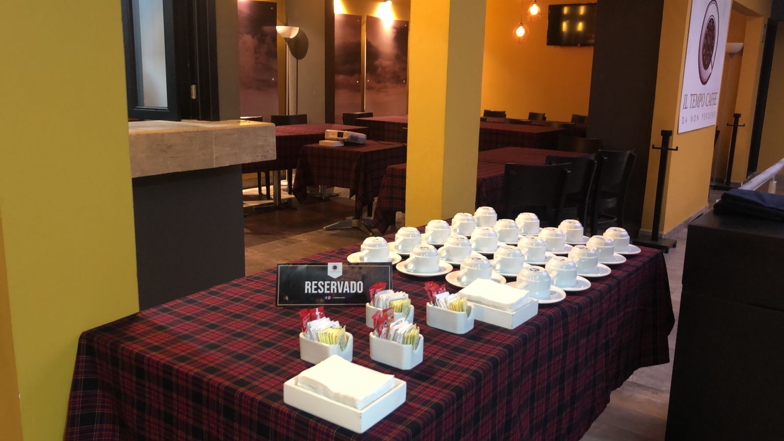 IL TEMPO CAFFE Restaurant, Bar, Karaoke, Salas Ejecutivas image 7