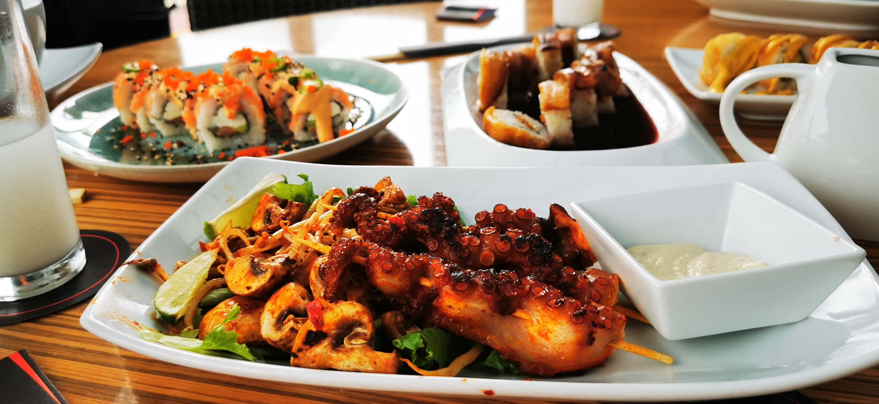 Domu Sushi Bar image 2