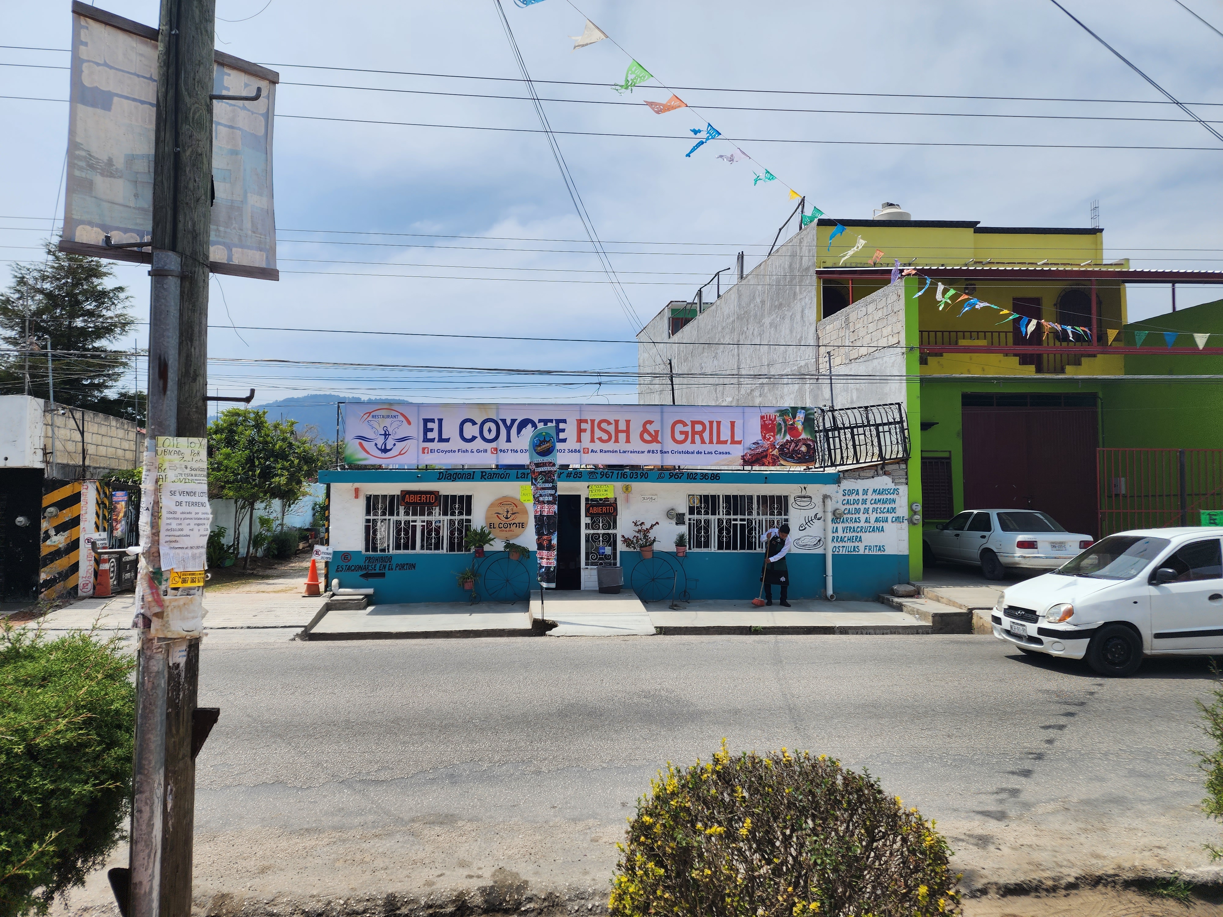 El Coyote restaurant familiar image 6