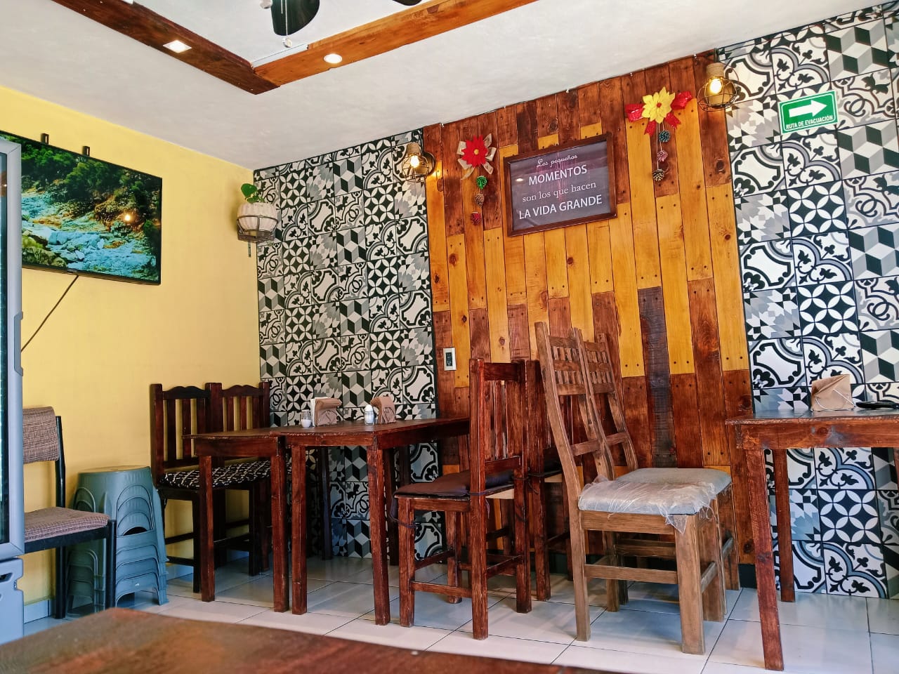 Las Quesadillas image 3