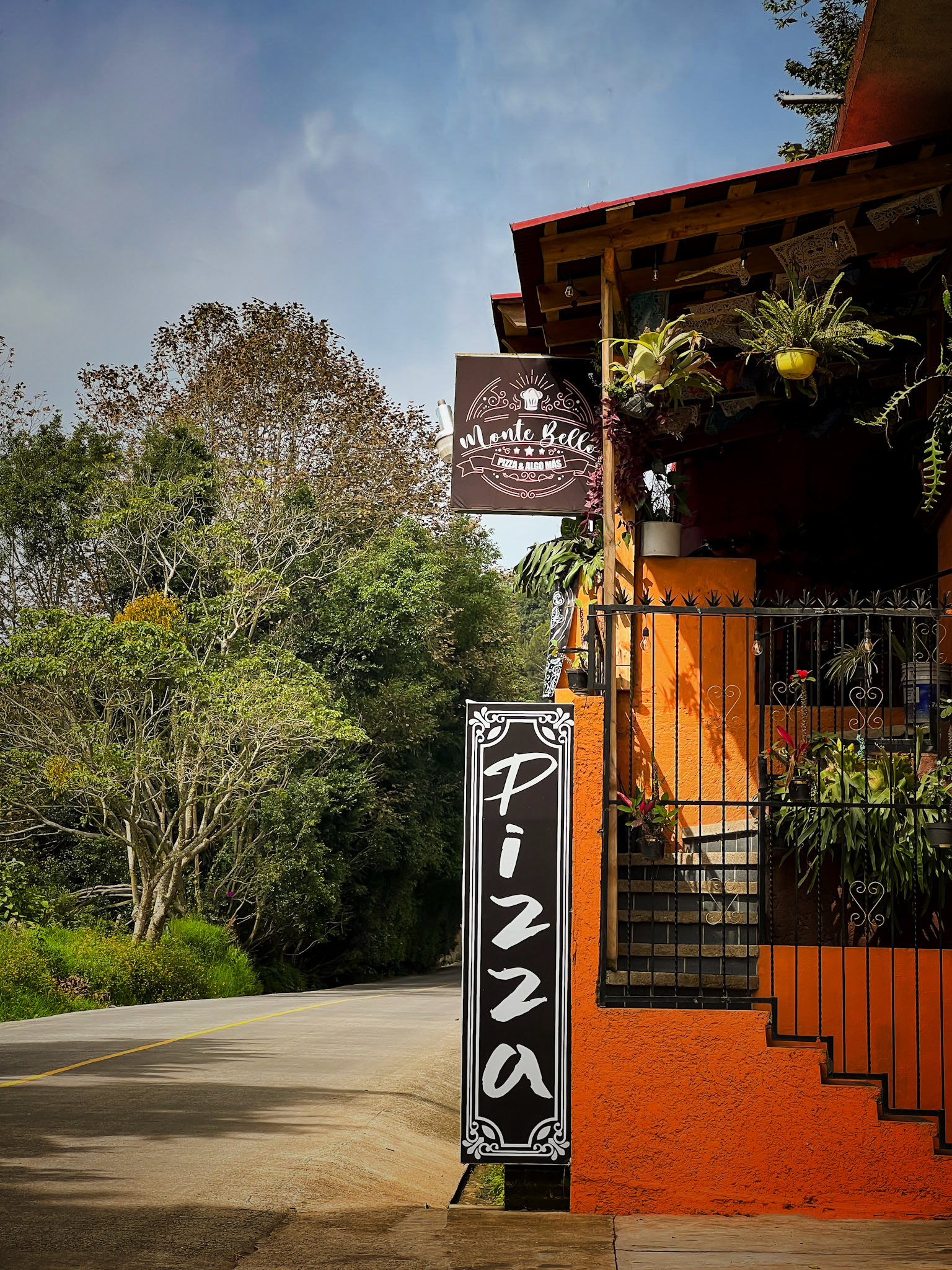 Monte Bello Restaurant Pizza y Algo Más image 3