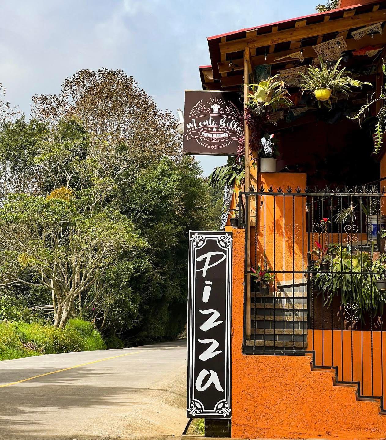 Monte Bello Restaurant Pizza y Algo Más image 5