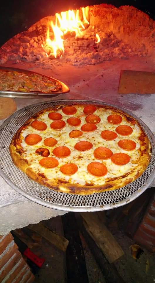 Pizzas Charlie's a la leña image 6
