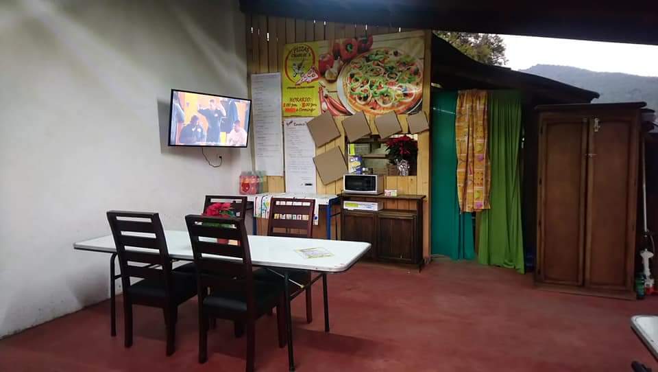 Pizzas Charlie's a la leña image 9