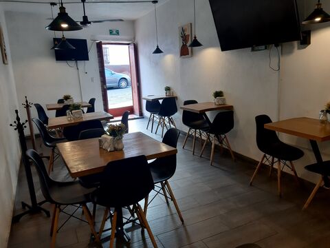 Gloria's Restaurant & Bar image 1