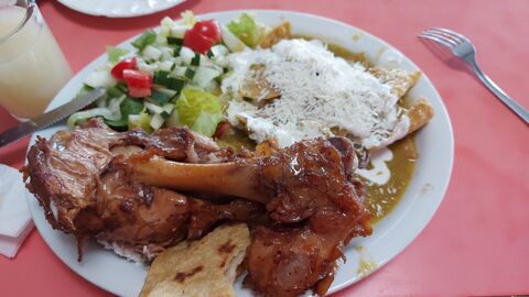 Carnitas El Camionero image 3