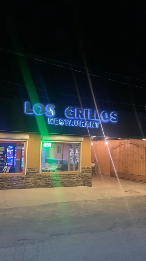 Los Grillos image 4