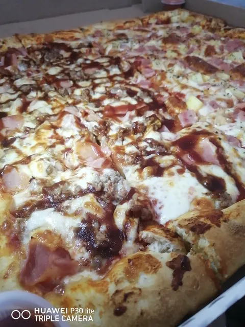Cheche's pizza image 2