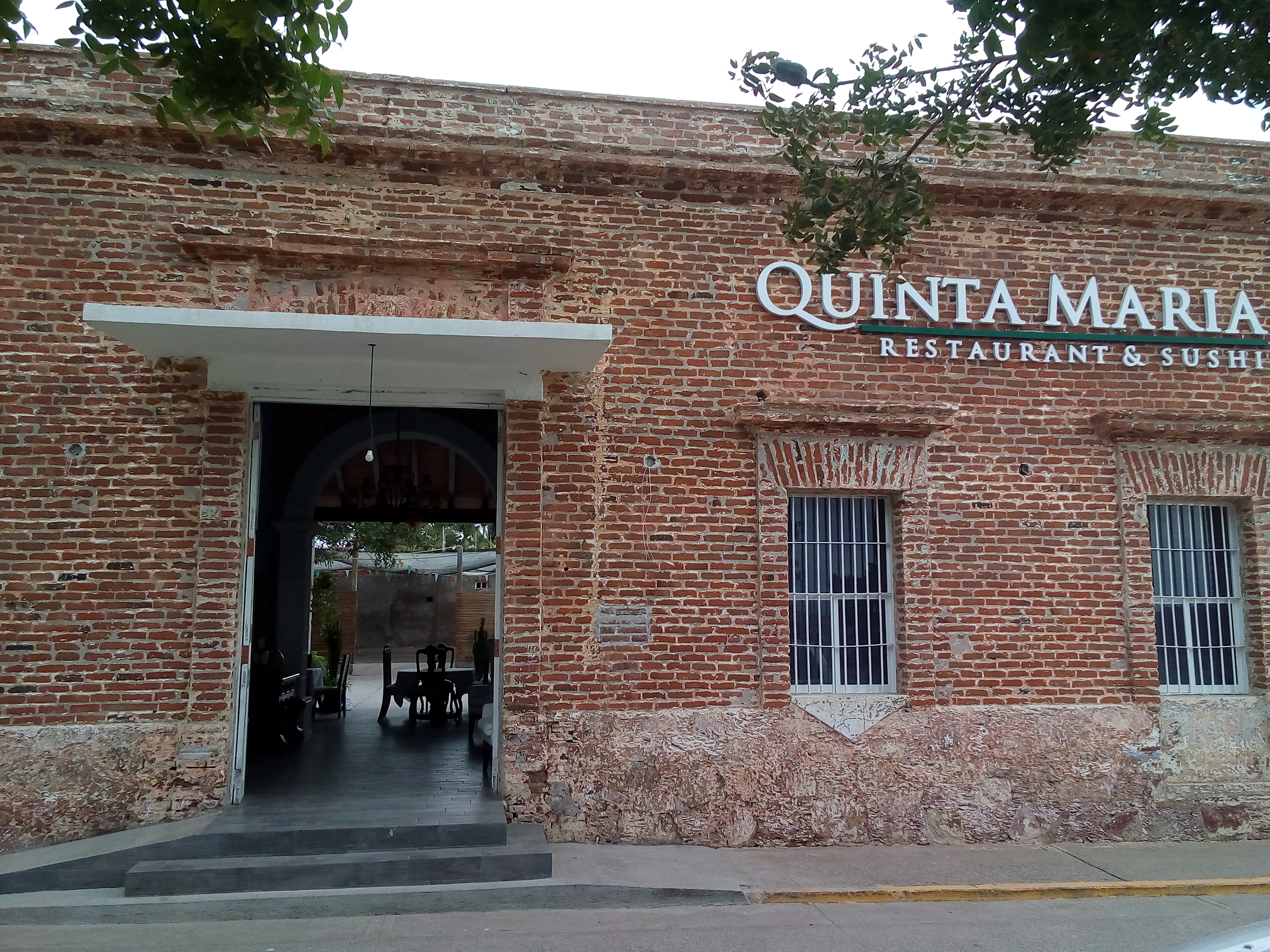 Quinta María Restaurant & Sushi image 1