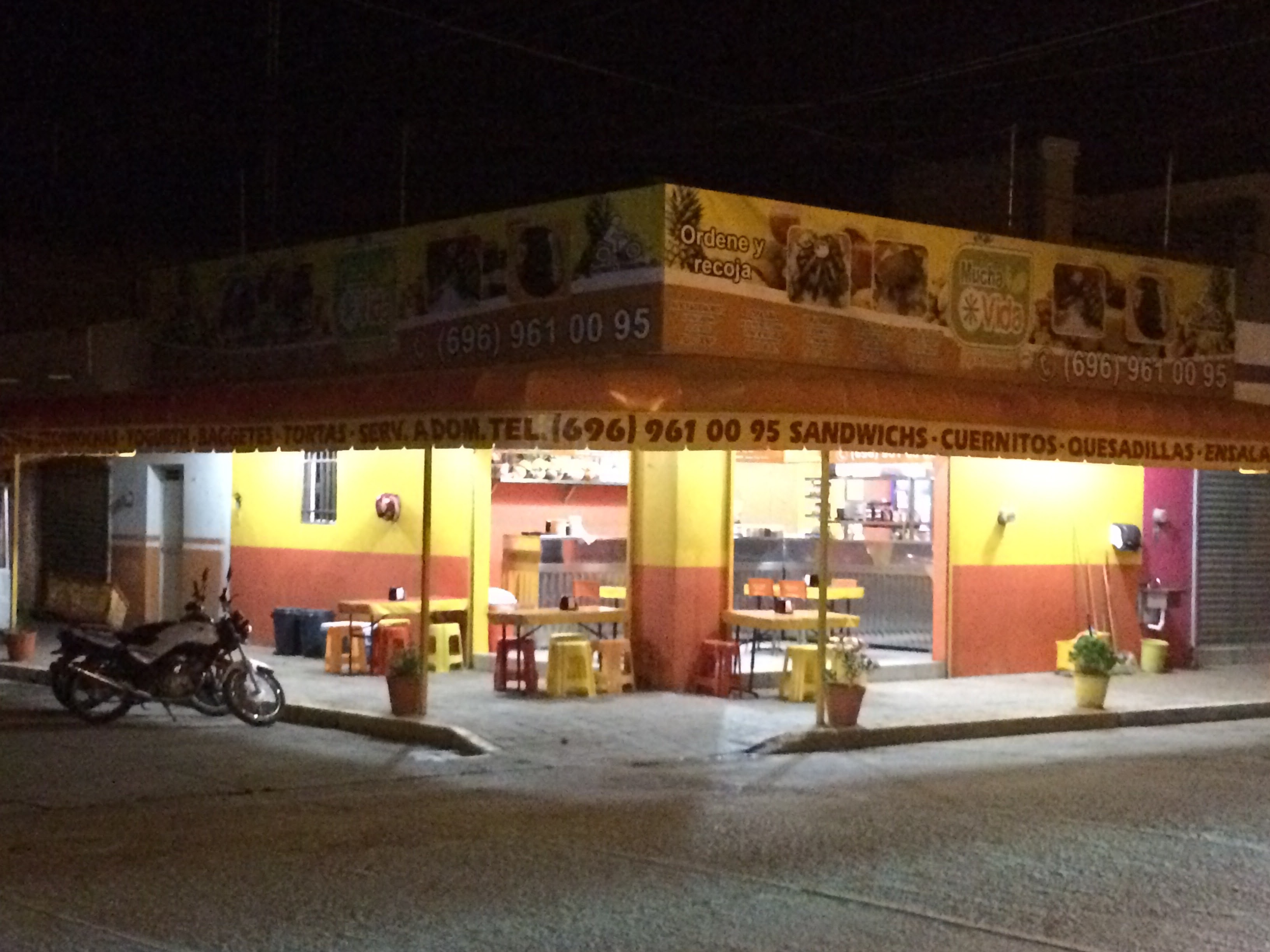 Jugos Mucha Vida image 6