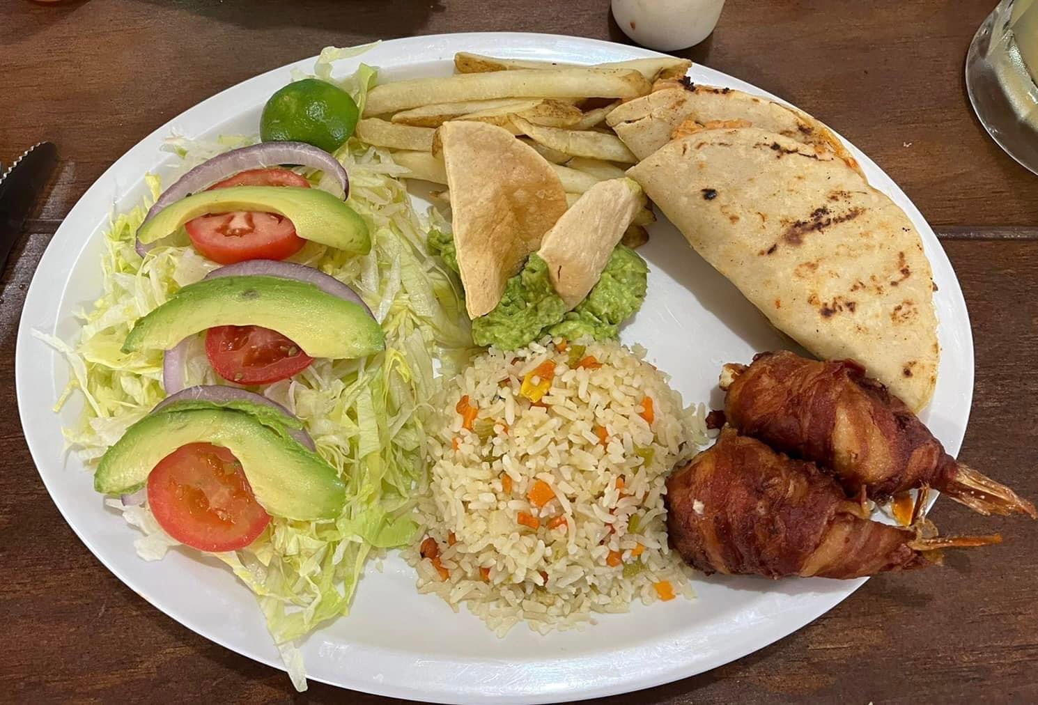 El malecón de salinas image 1