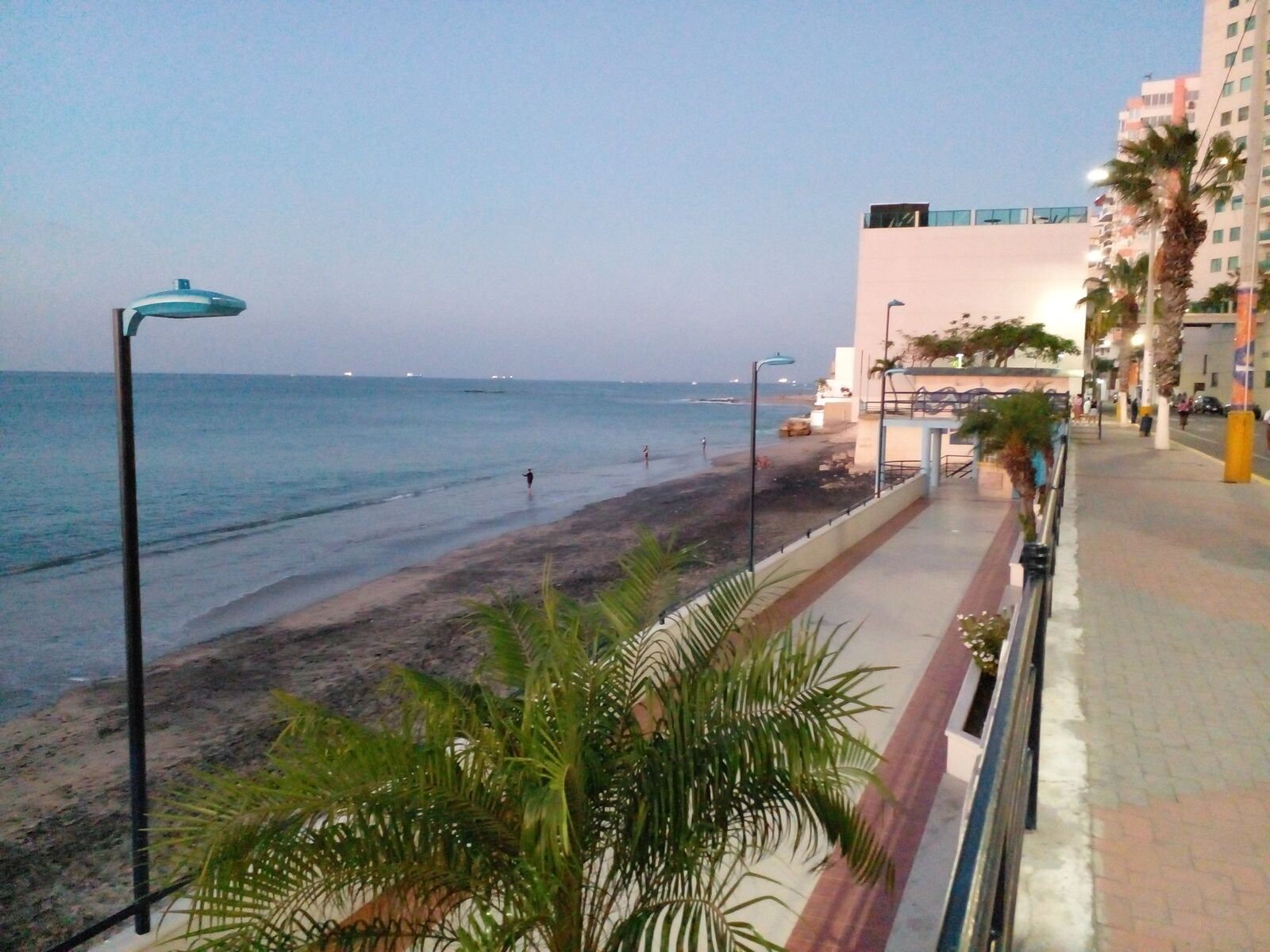 El malecón de salinas image 4