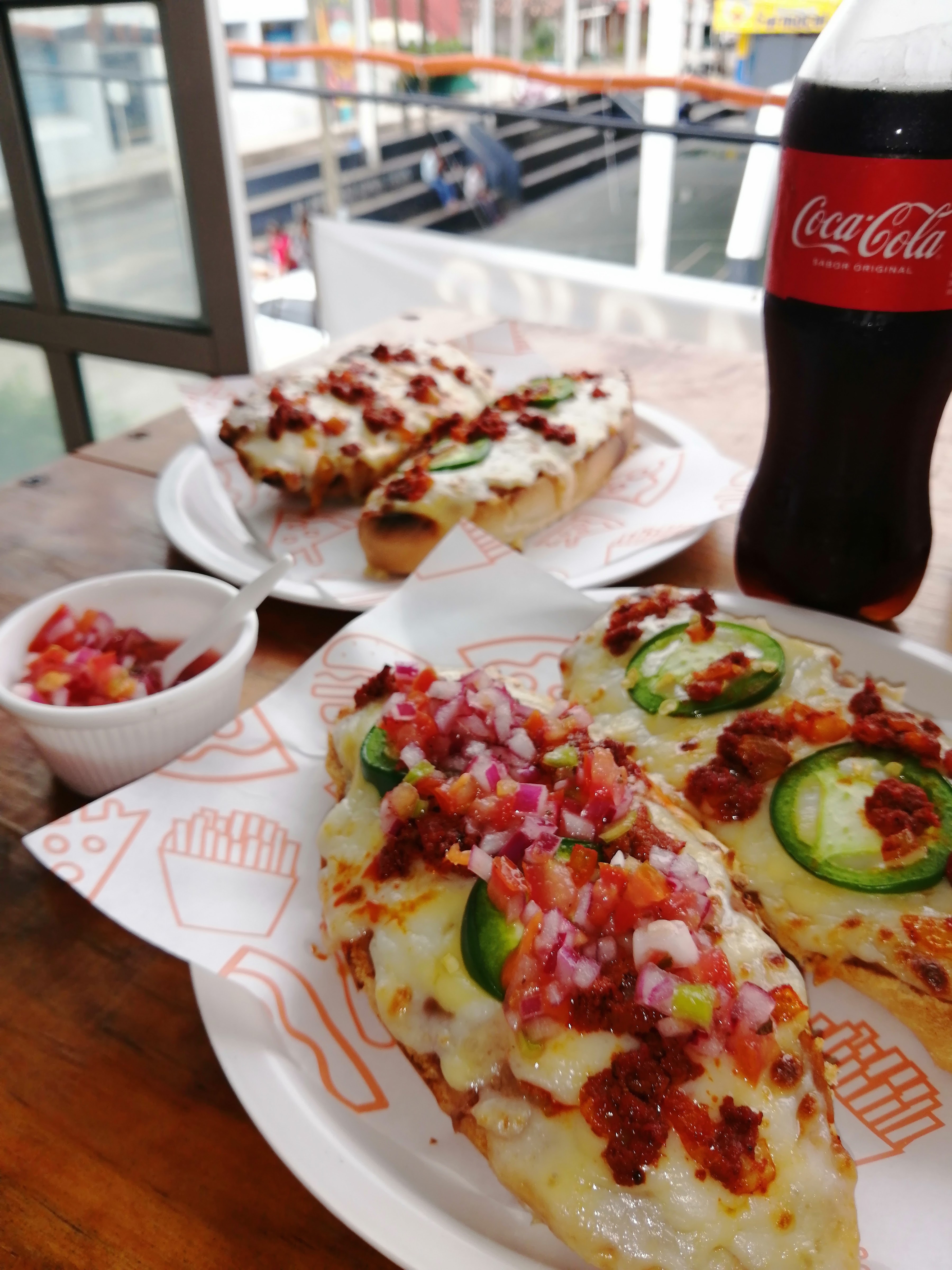 La House Pizzas Y Snacks image 2