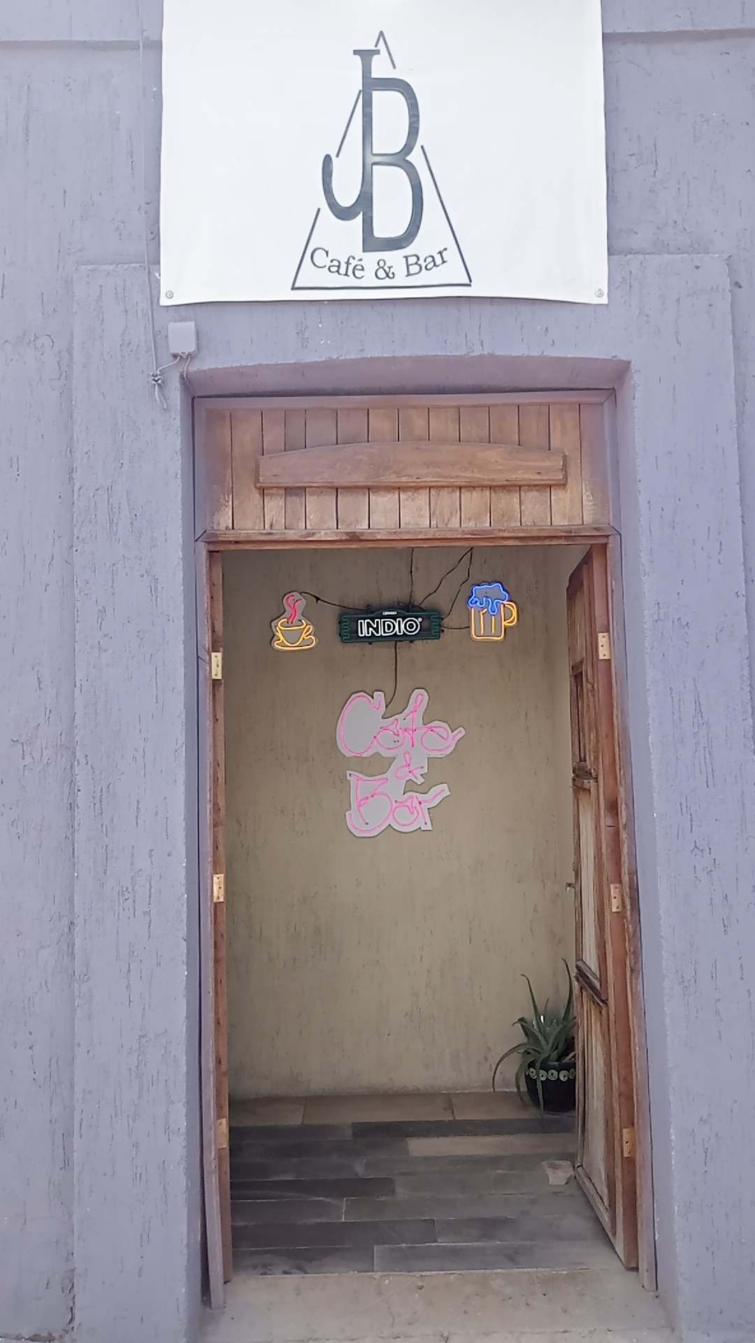 JB café & bar image 1