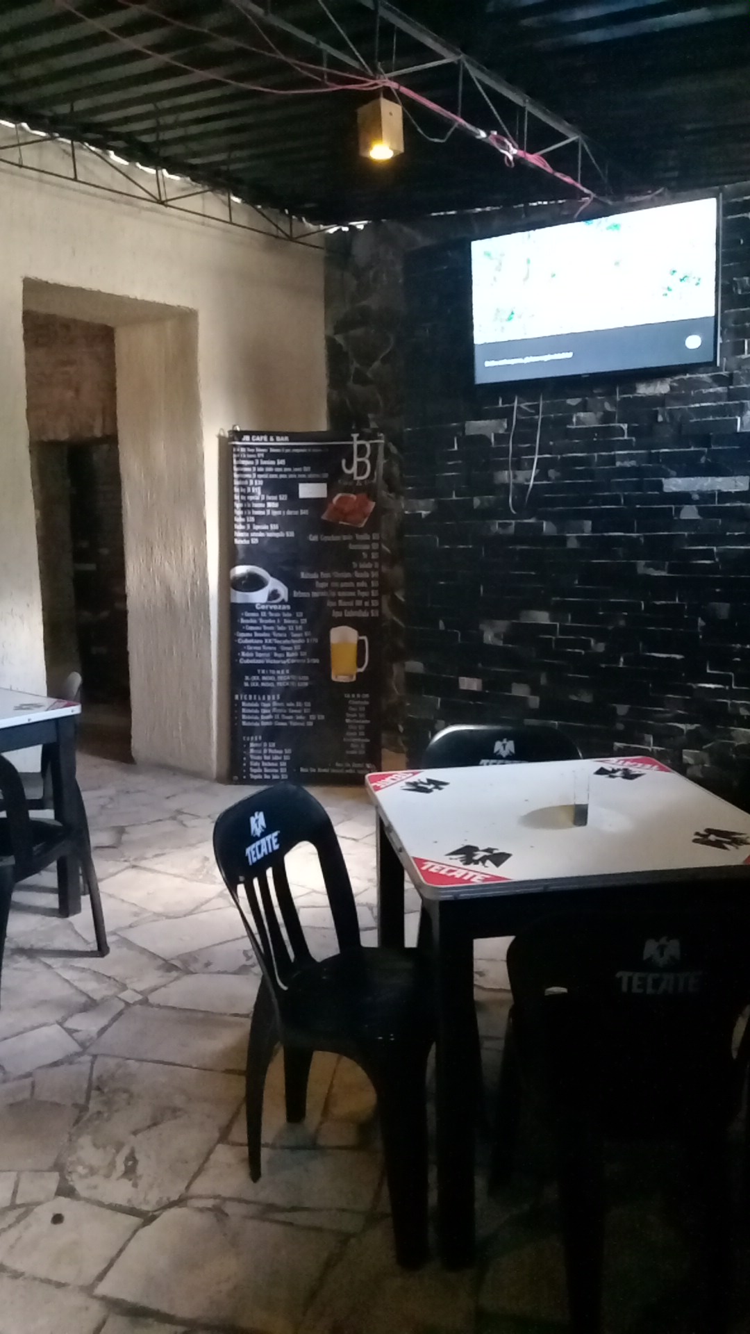 JB café & bar image 2