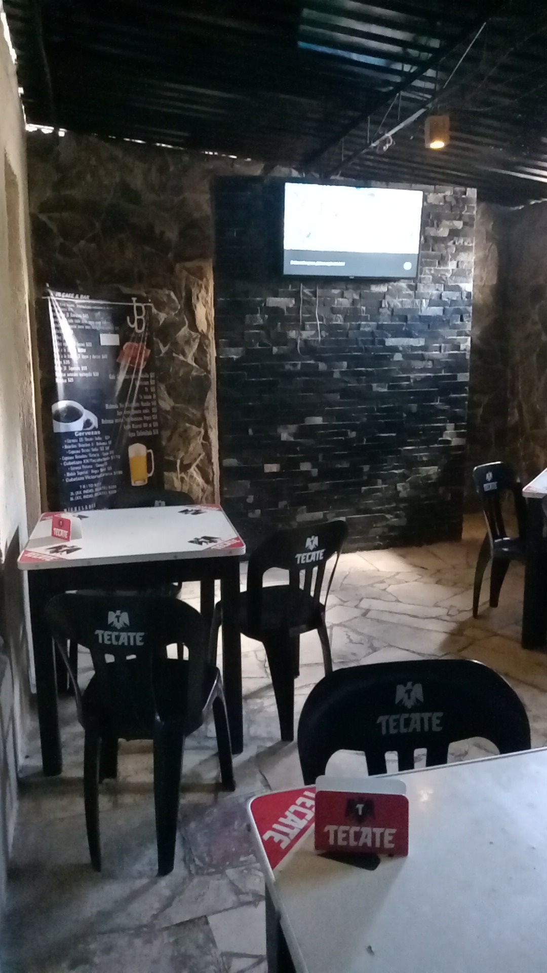 JB café & bar image 7