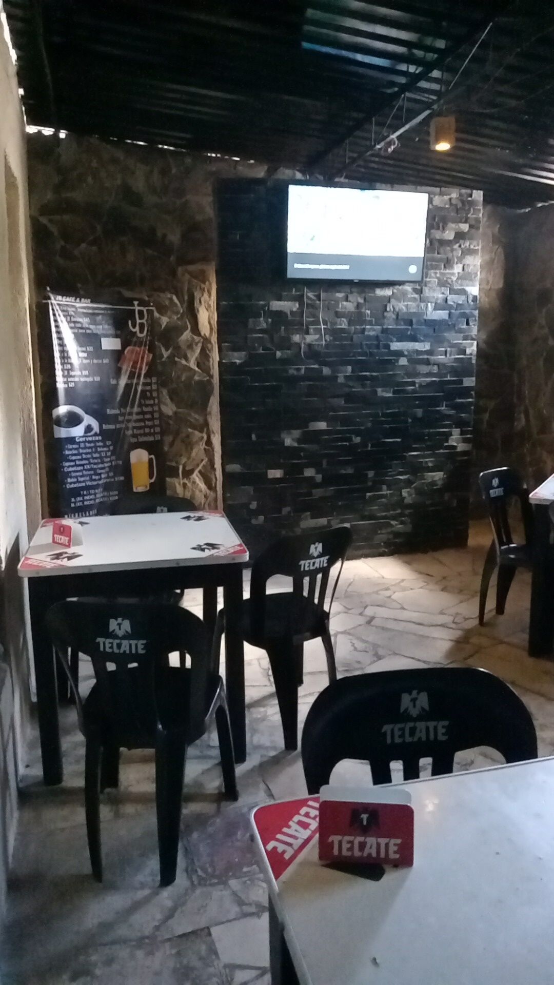 JB café & bar image 7