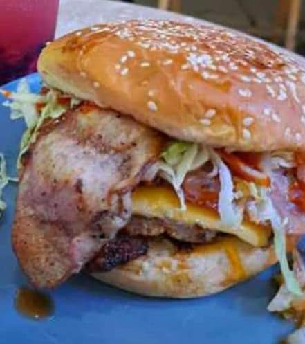 Y La Queso- Burguer image 3