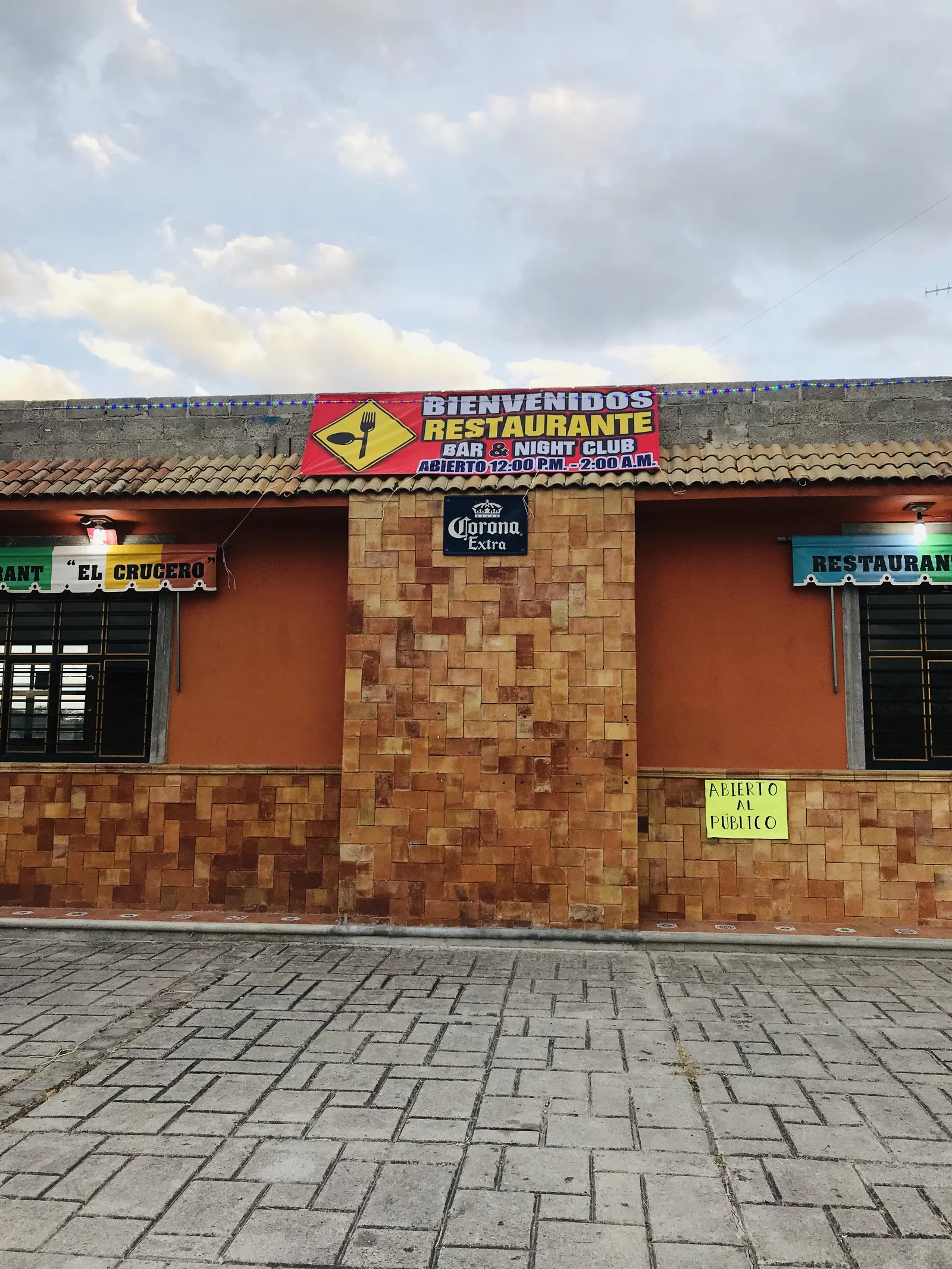 Crucero Restaurant & Bar image 3