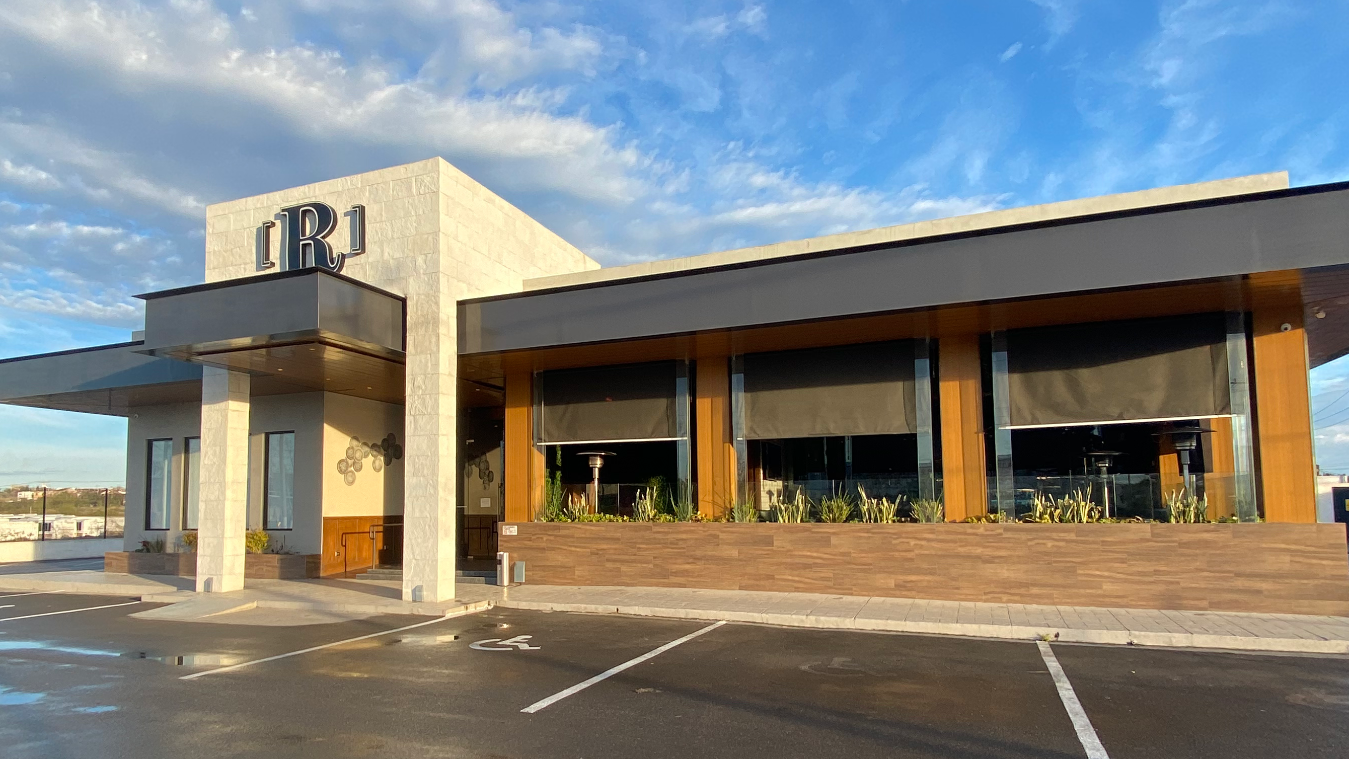 República Restaurant And Bar image 3