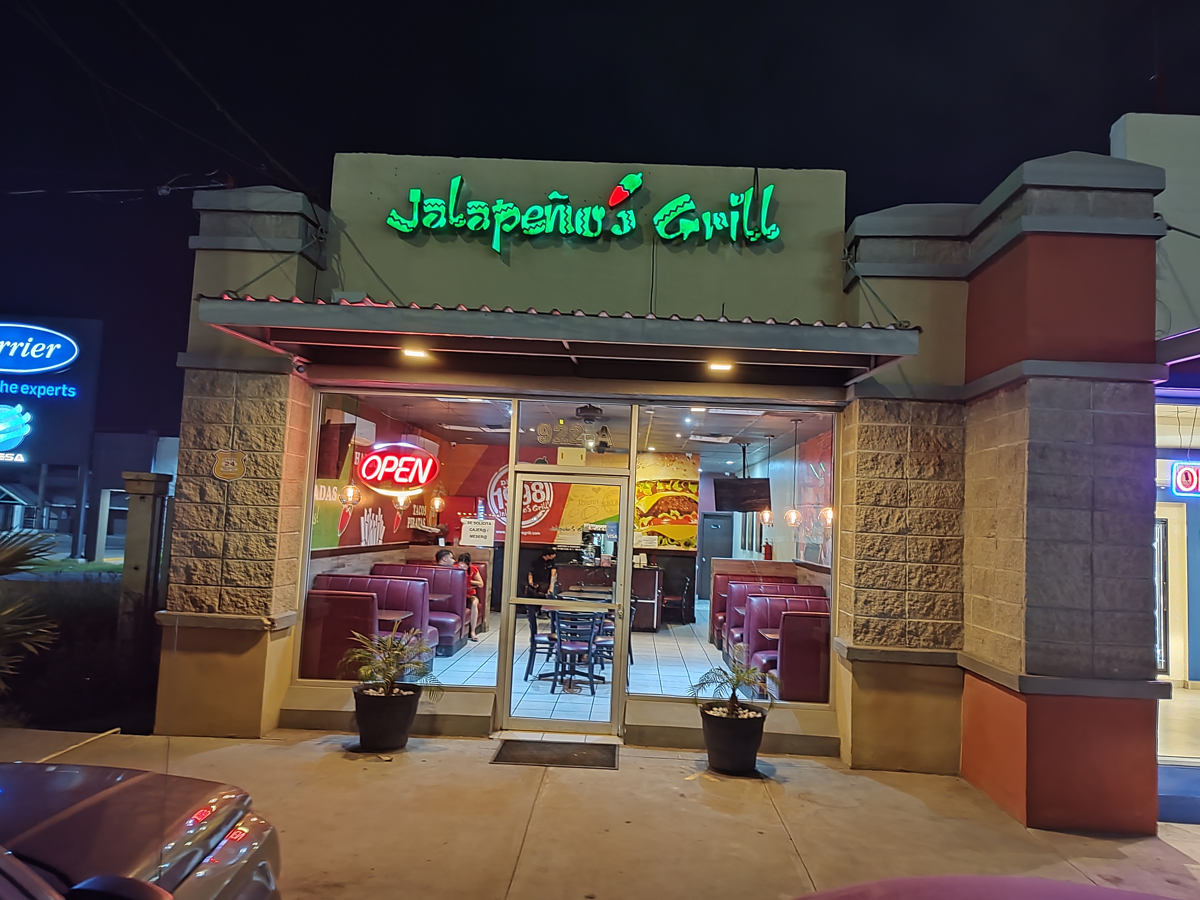 Jalapeños Grill Villa image 4