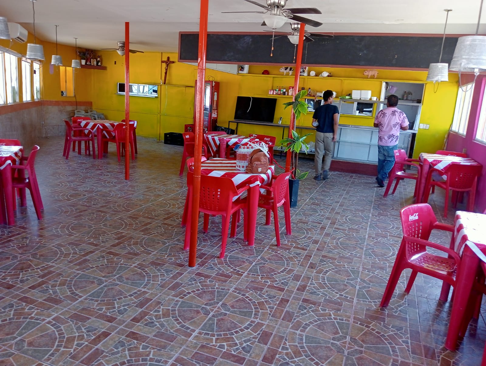 Los Preferidos Taqueria image 2