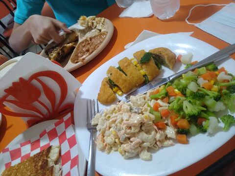 Pollo Feliz image 2