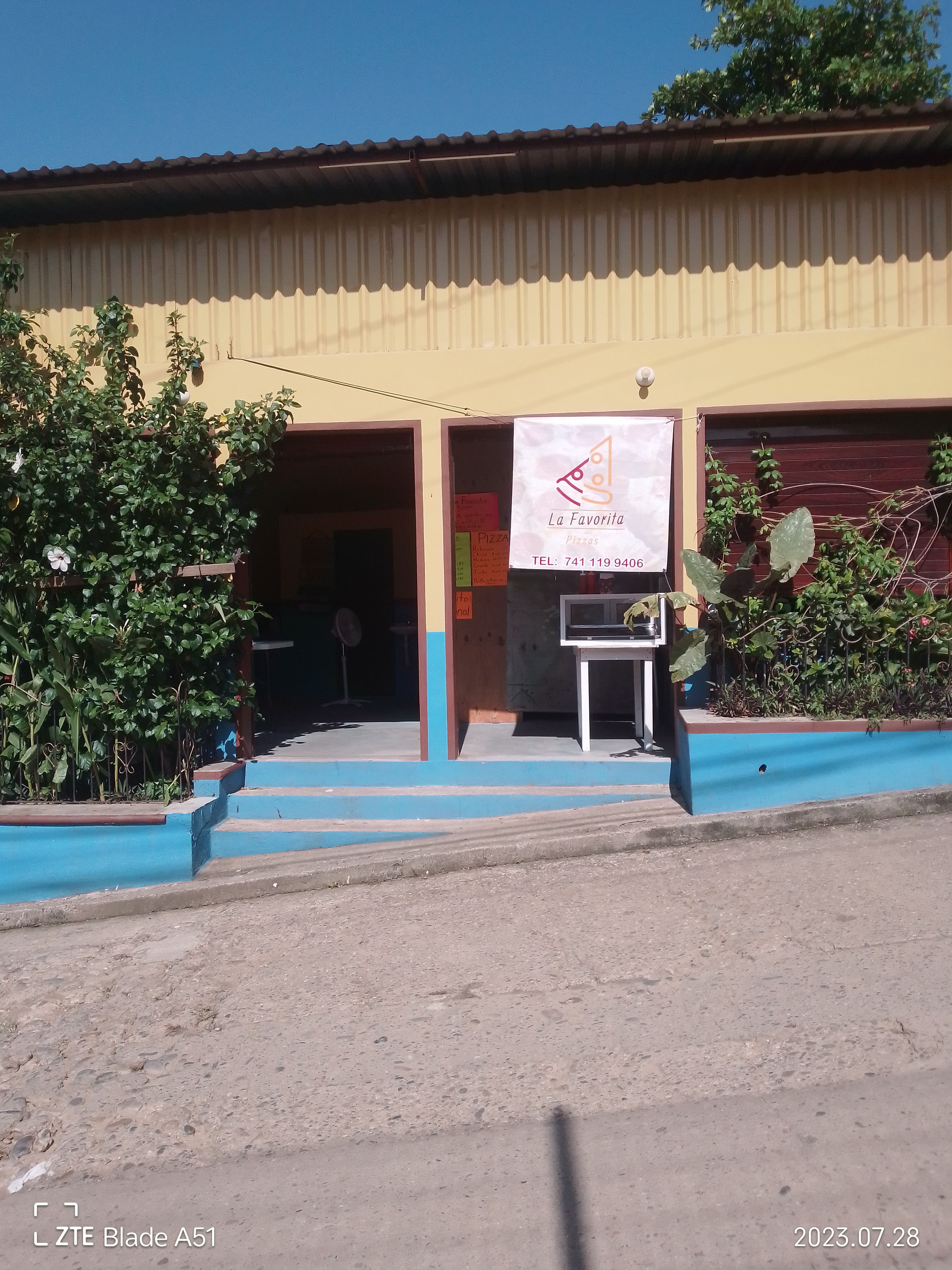 Pizzería la favorita image 2