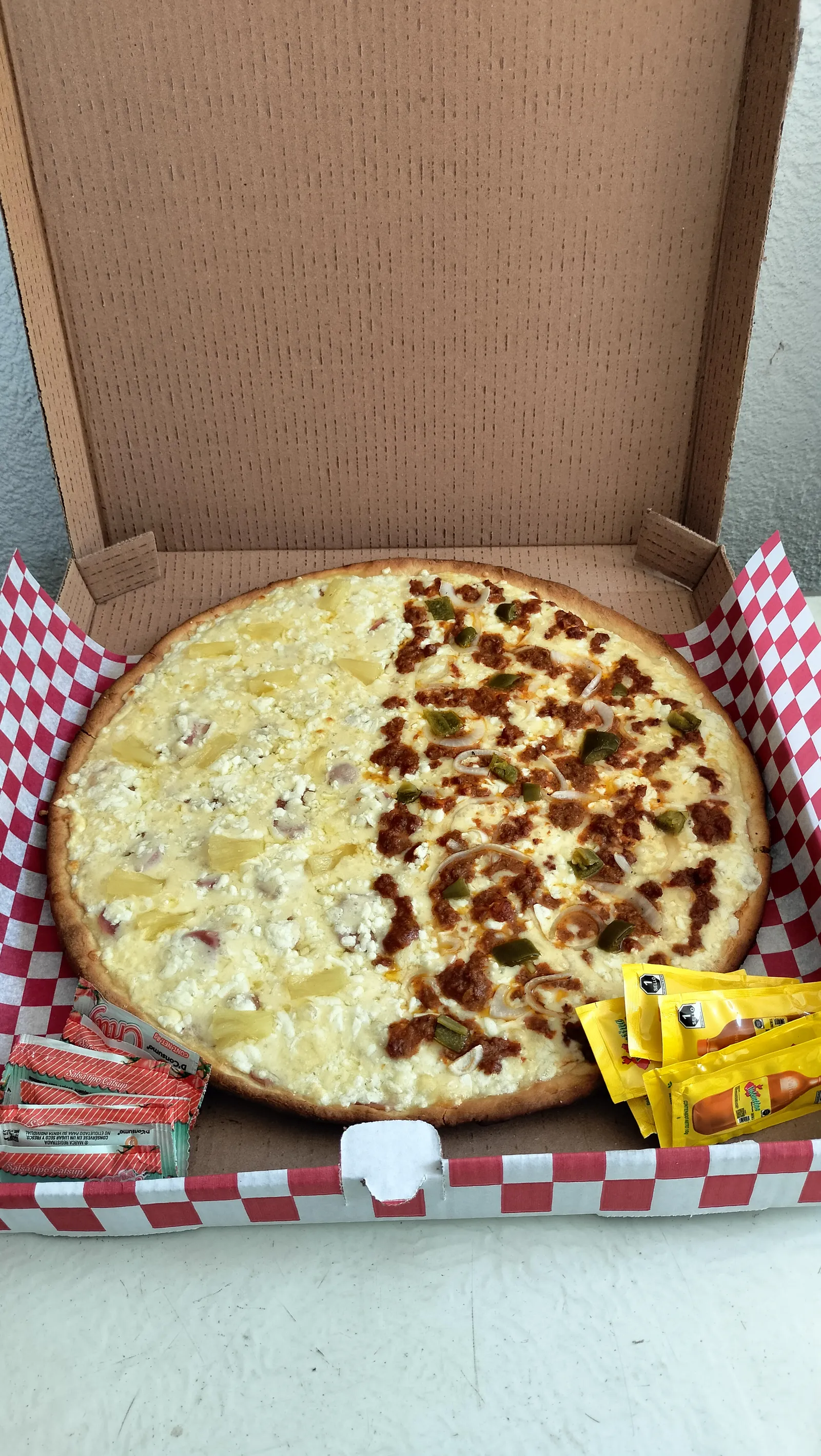 RICO'S PIZZA image 9