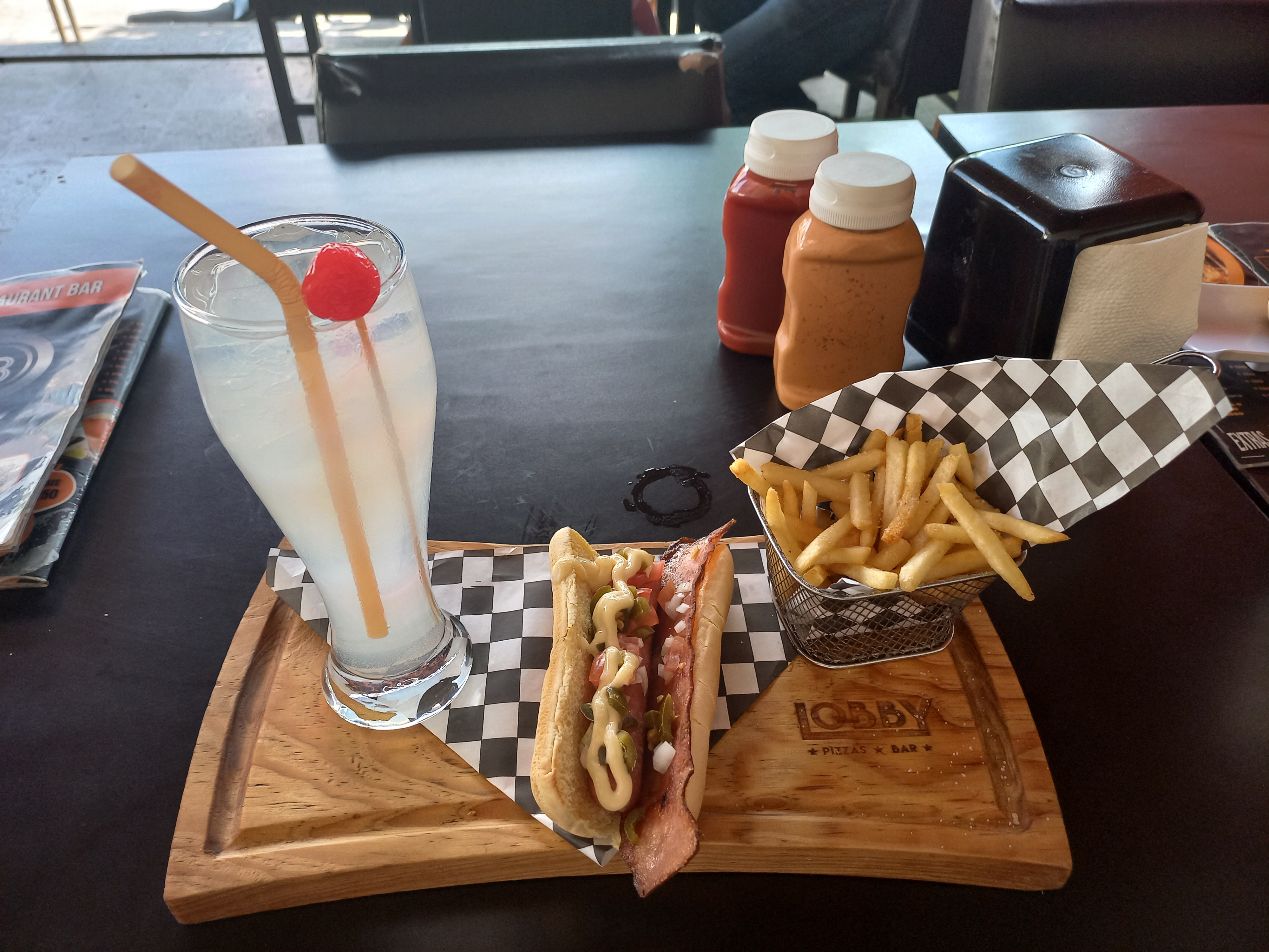 Lobby Bar Pizzas image 7